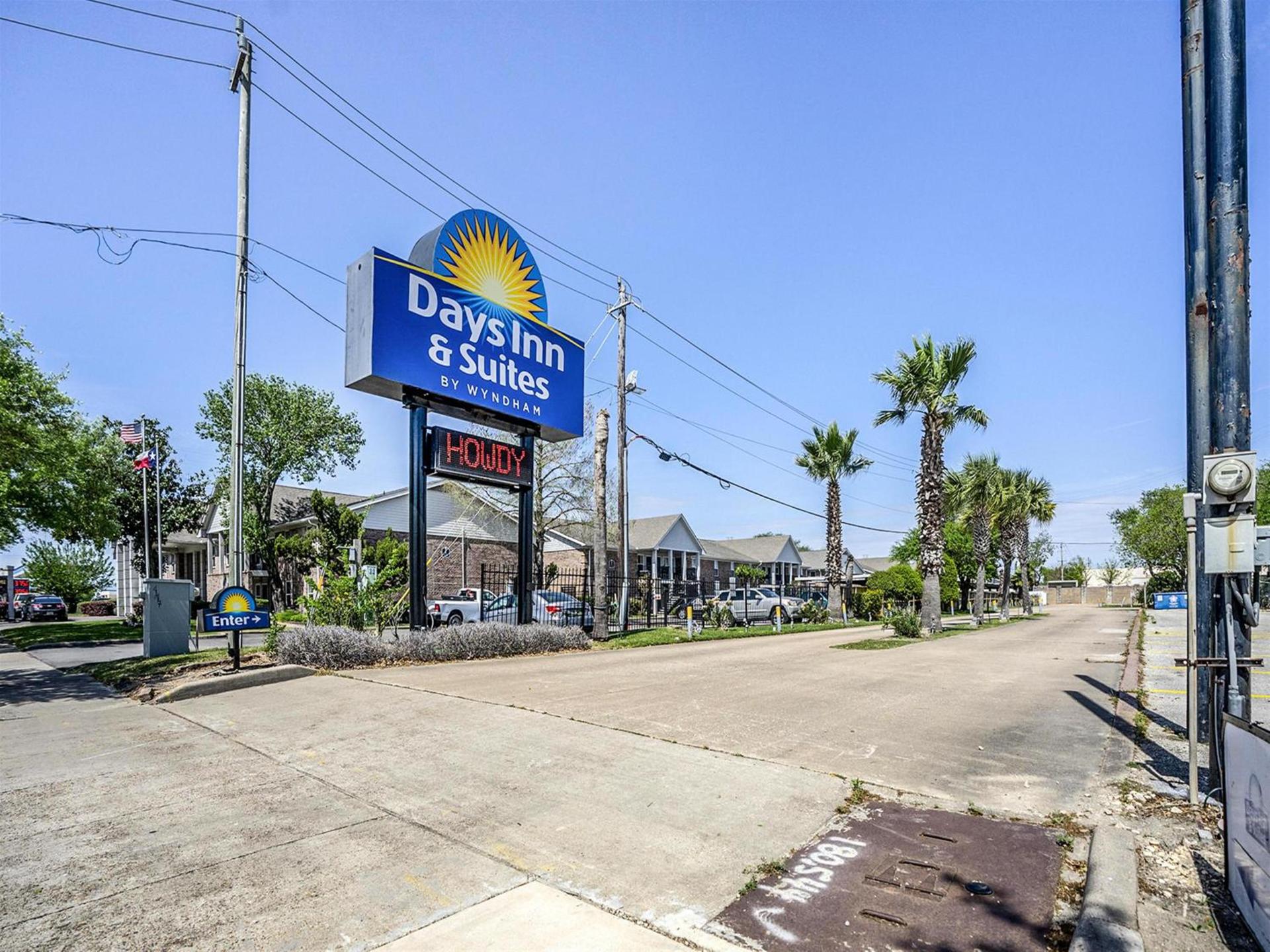 Days Inn & Suites by Wyndham Webster NASA-ClearLake-Houston photo 88