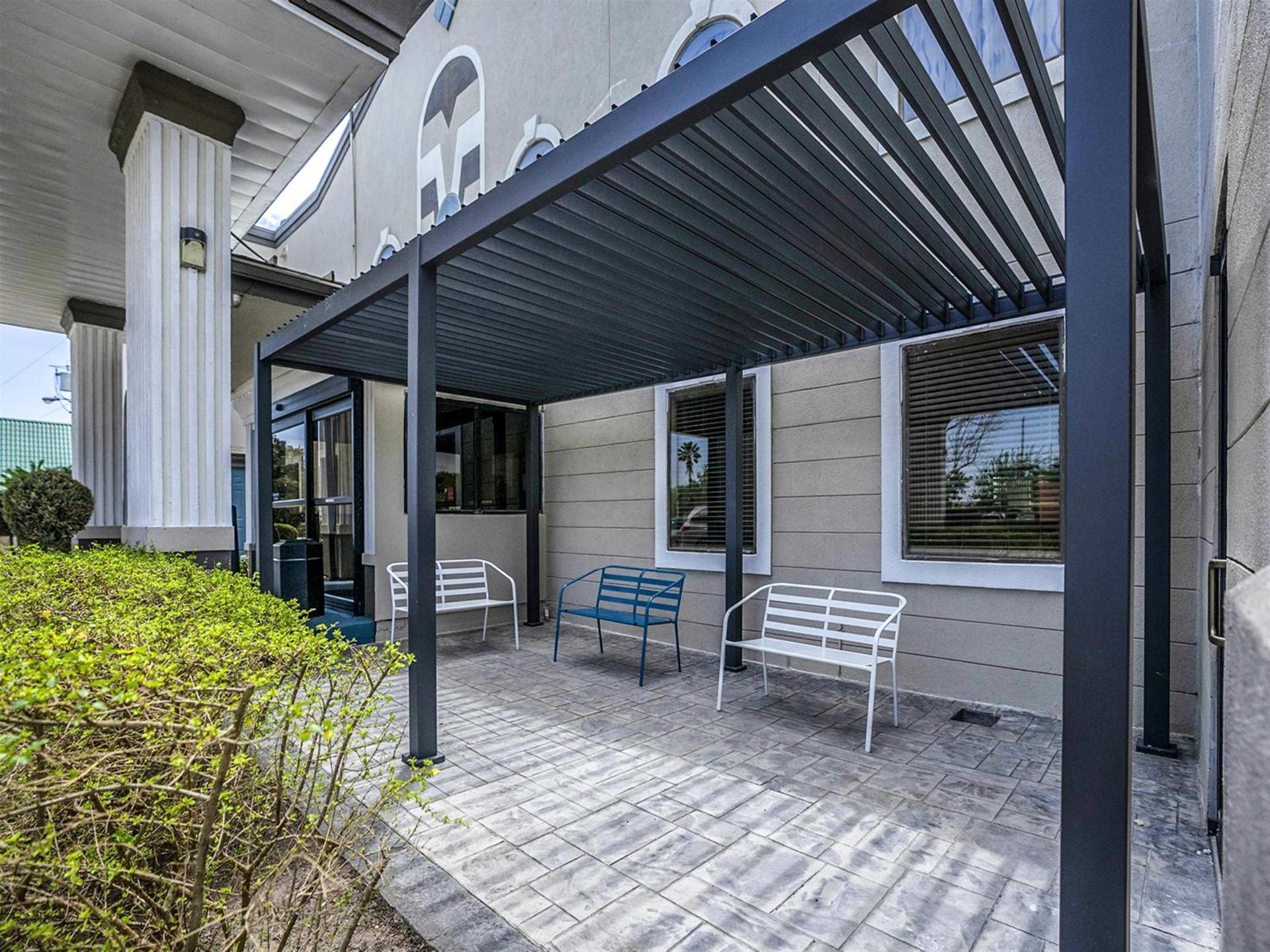 Days Inn & Suites by Wyndham Webster NASA-ClearLake-Houston photo 24