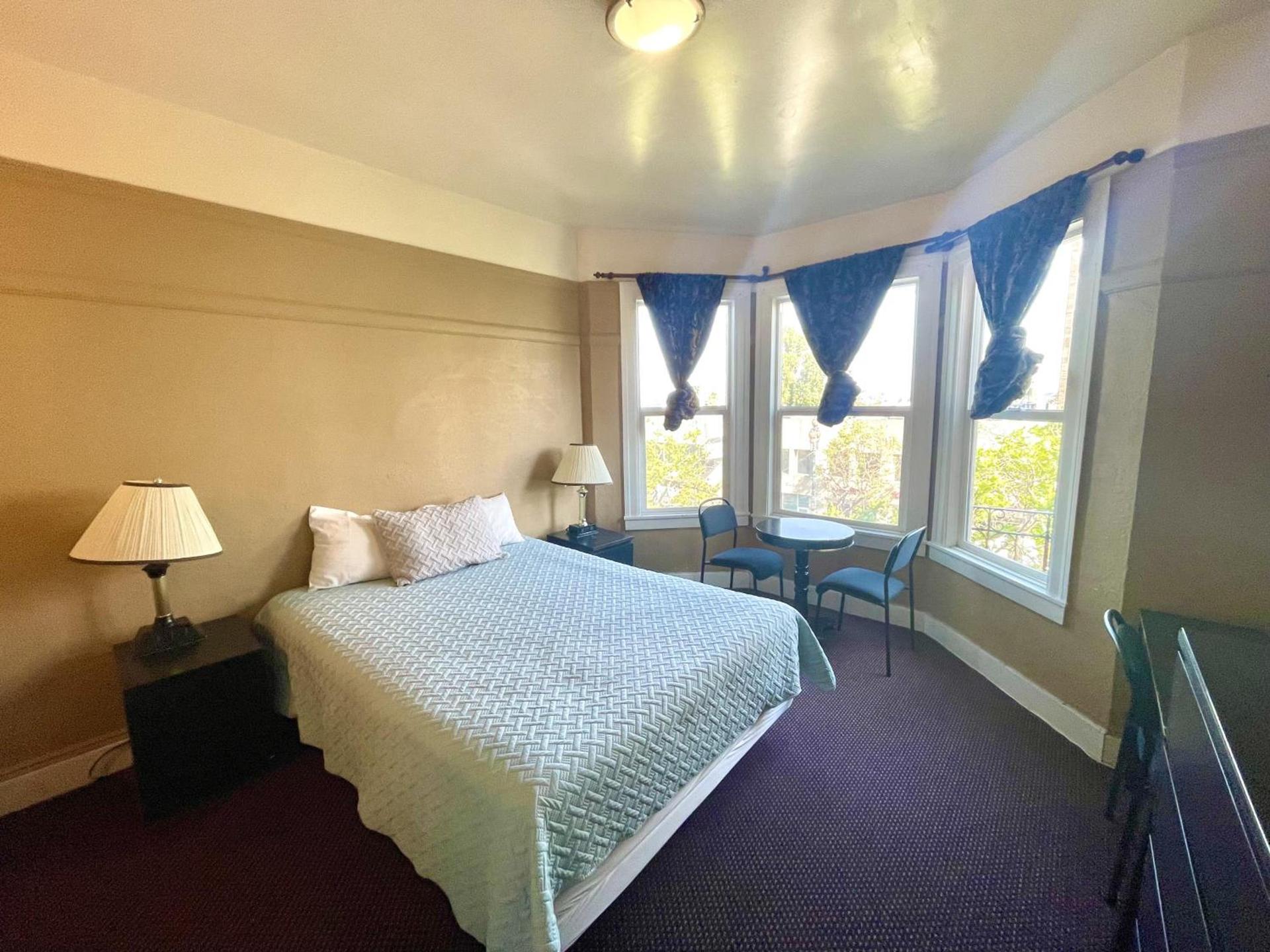 Twin Peaks Hotel photo 15