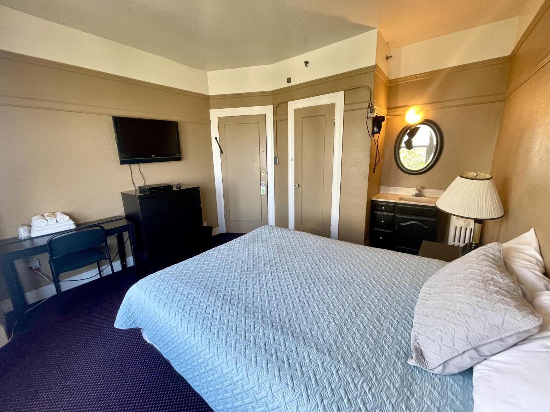 Twin Peaks Hotel photo 17