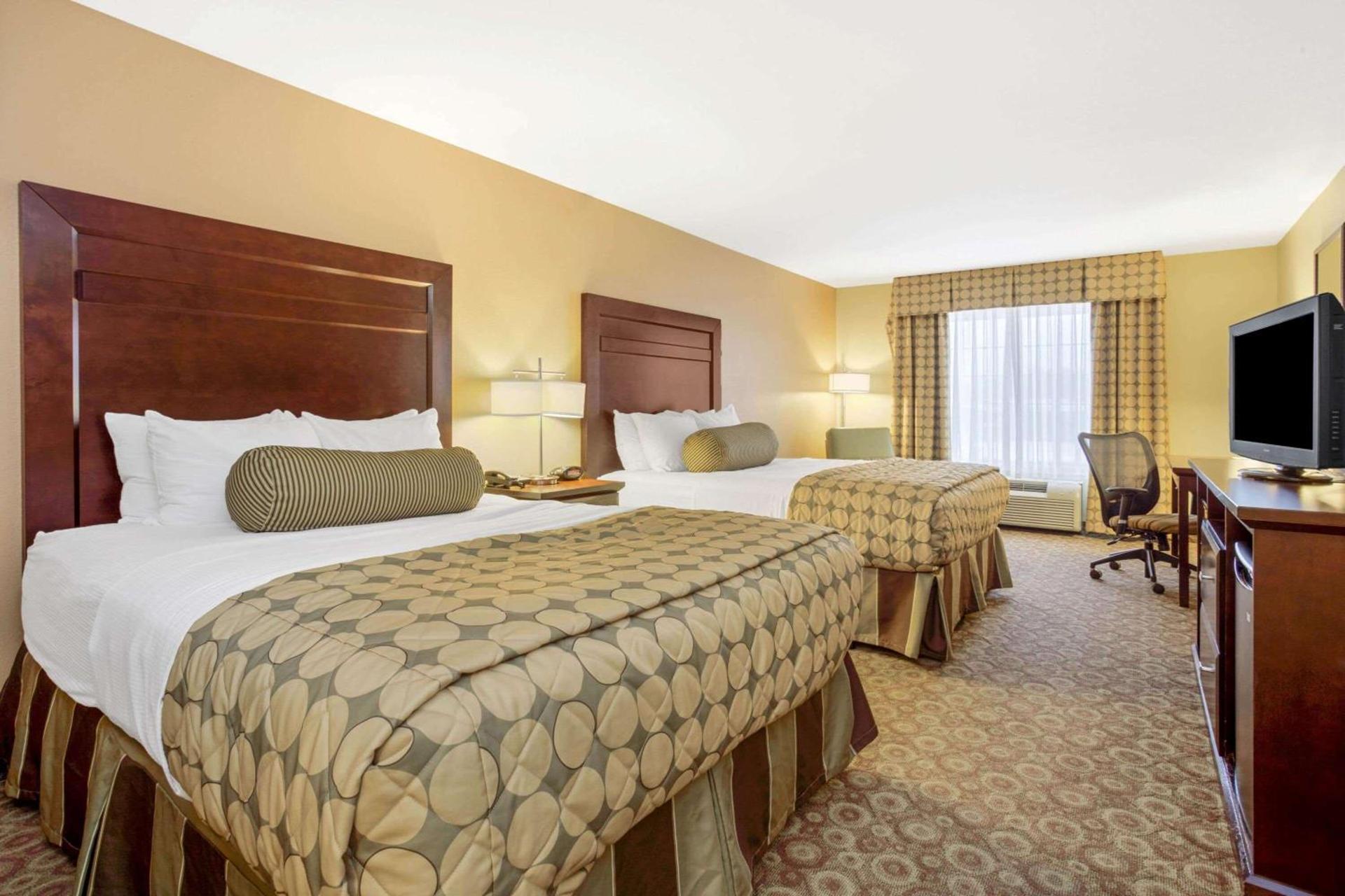 La Quinta by Wyndham Dickinson photo 15