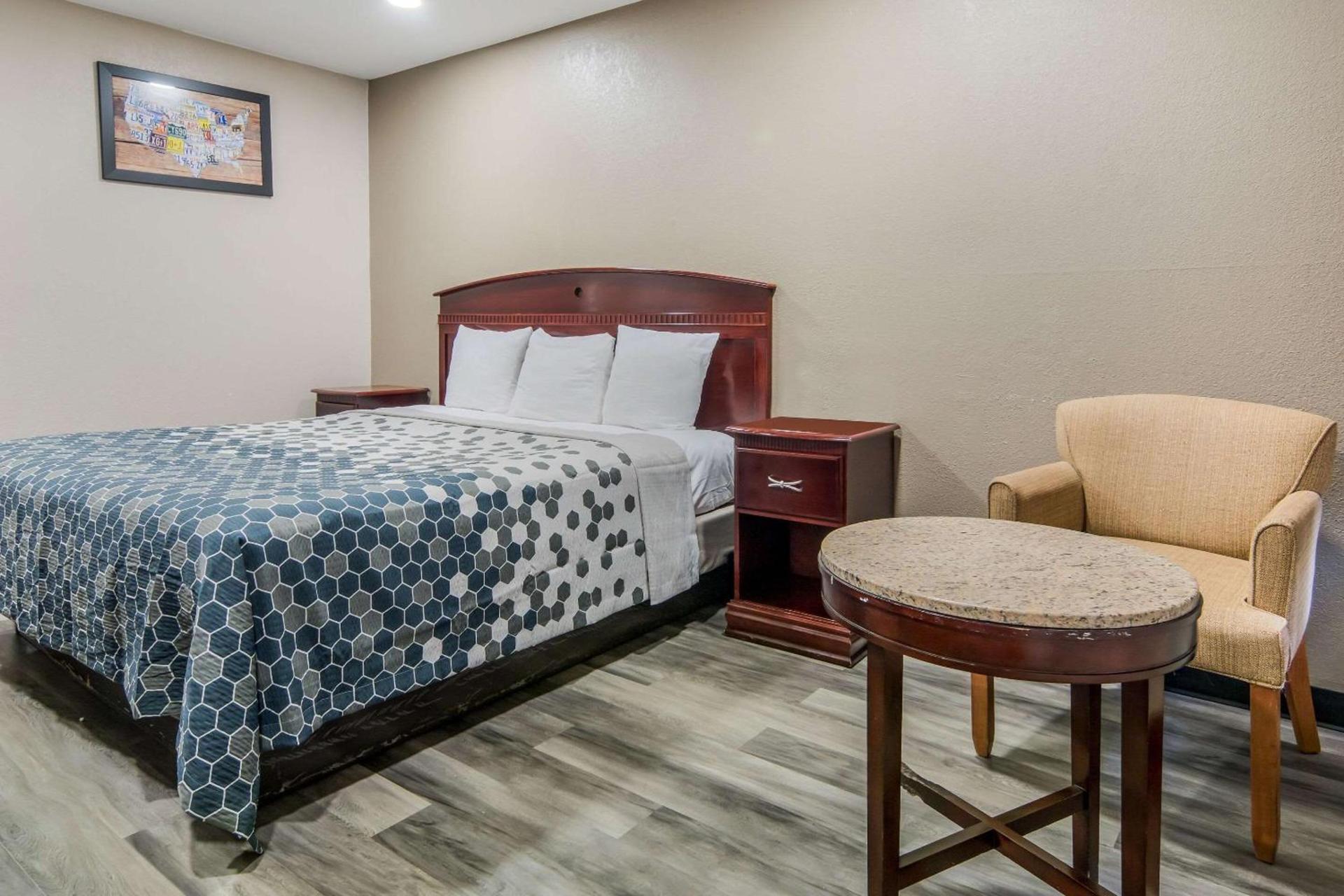 Super 8 by Wyndham Waco North I-35 photo 15