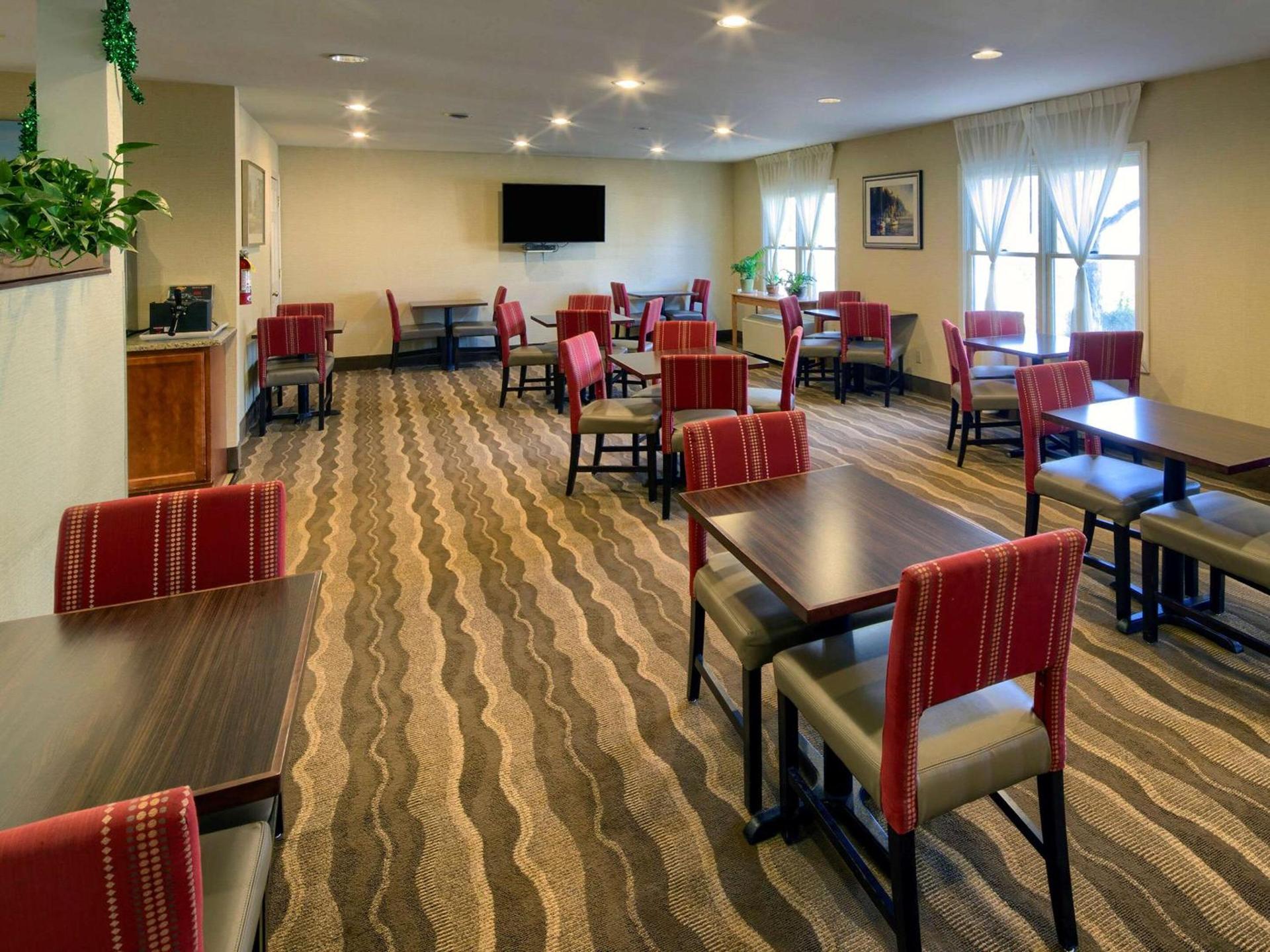 Spark by Hilton Brunswick photo 18
