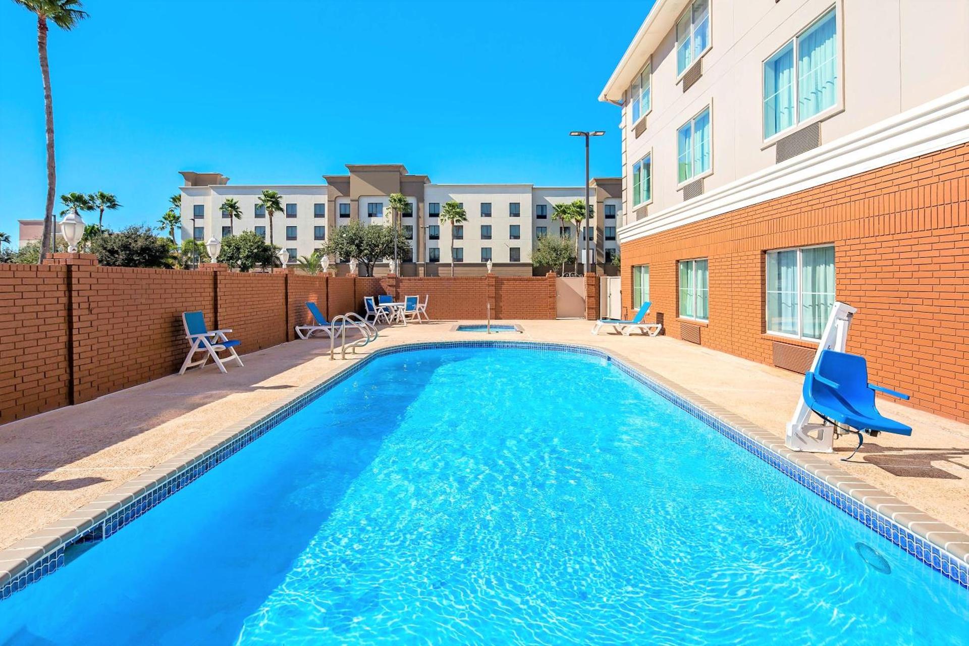 La Quinta by Wyndham Pharr North McAllen photo 2