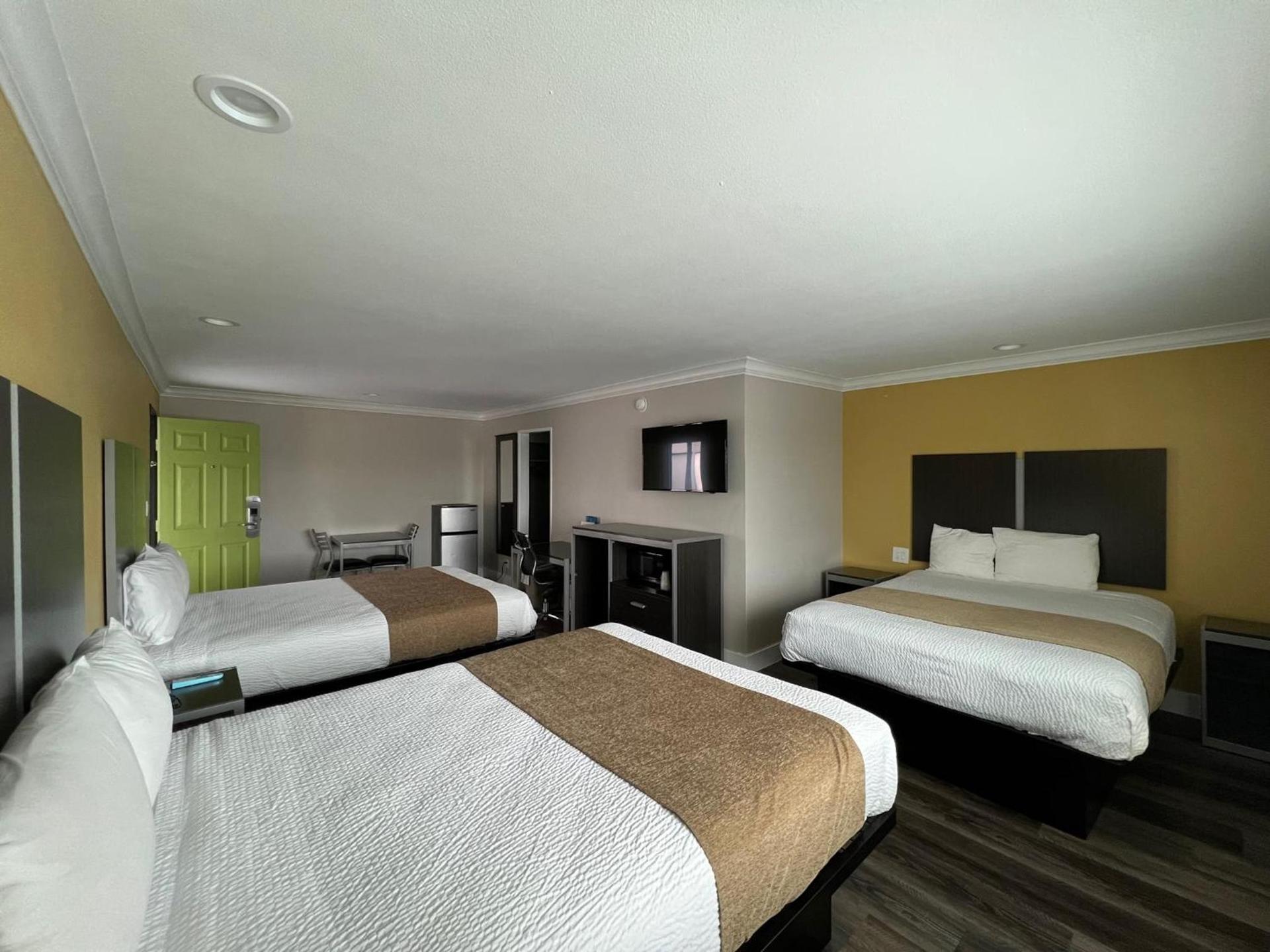 Deluxe Inn Hawthorne/ LAX photo 41