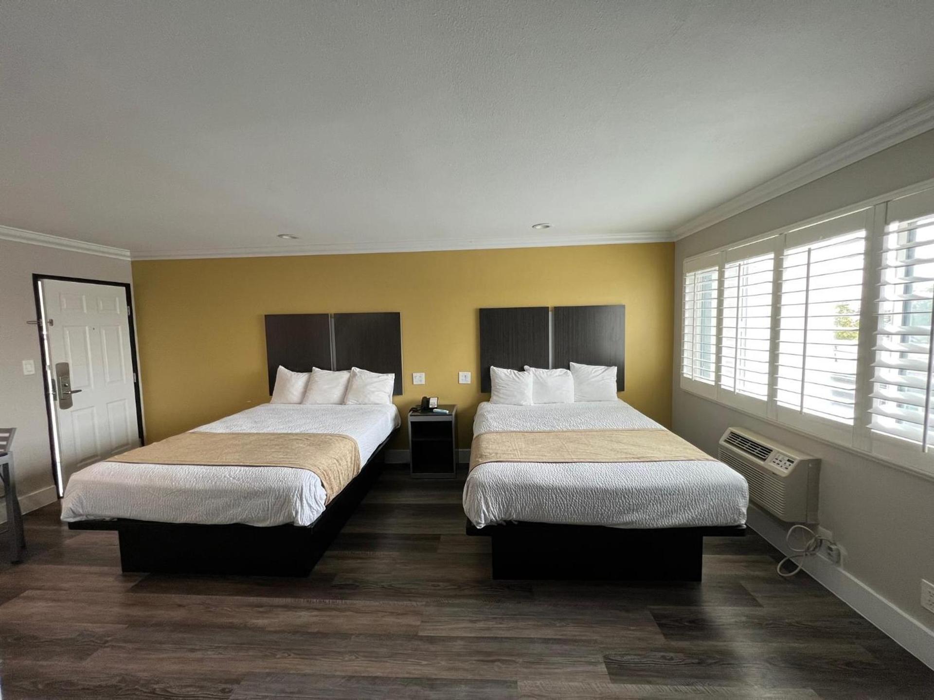 Deluxe Inn Hawthorne/ LAX photo 46
