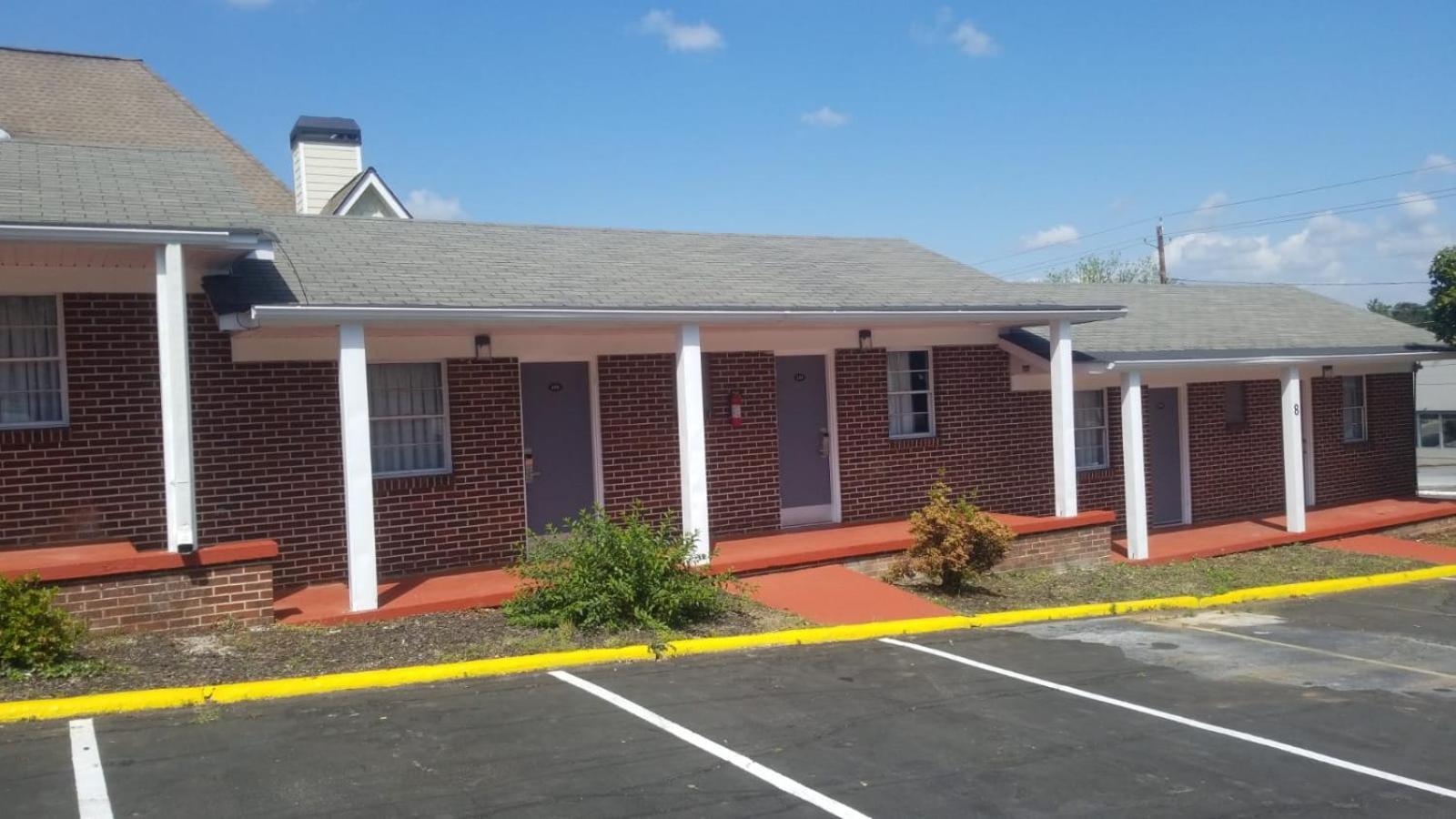 TOCCOA MOTEL photo 2