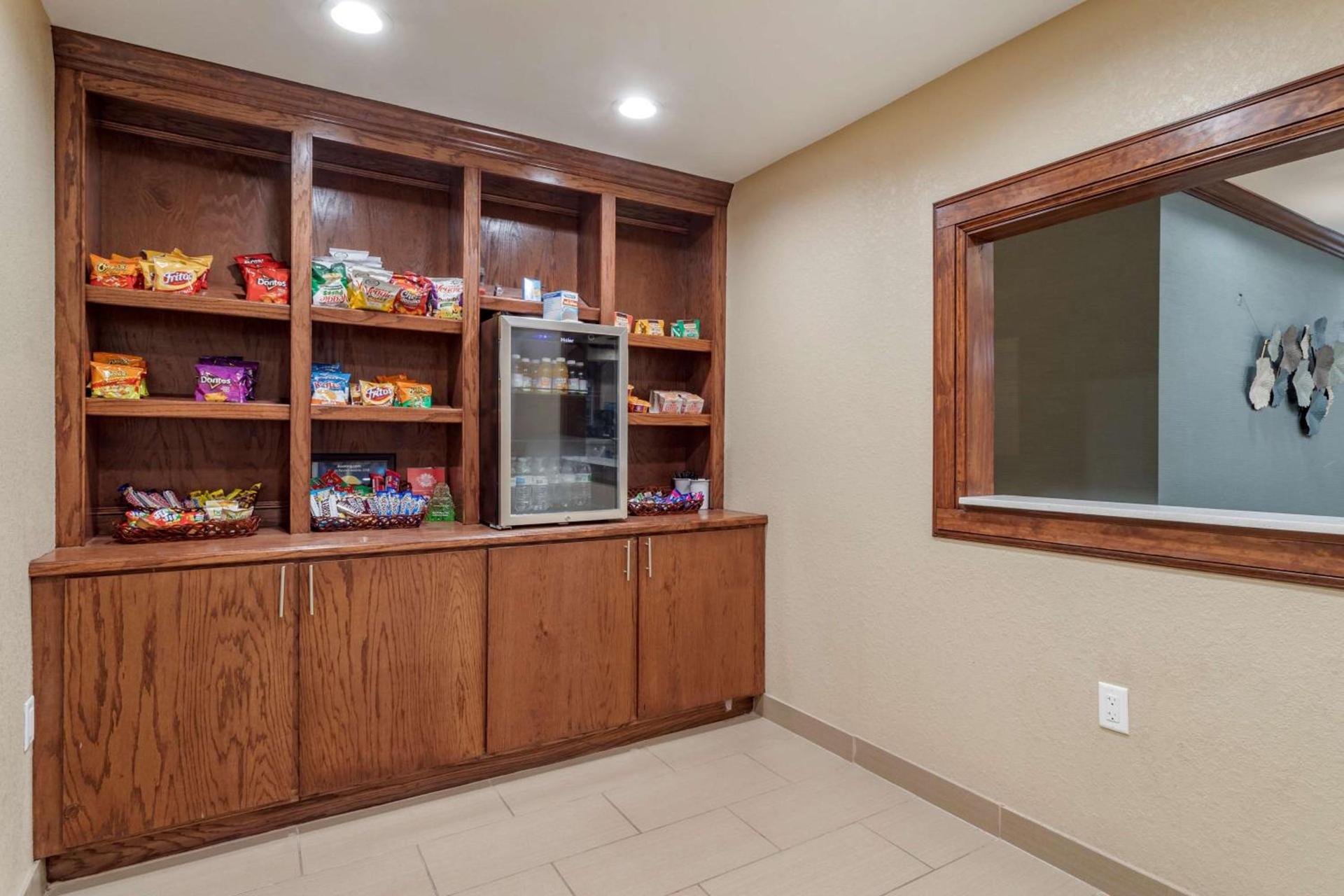 Best Western Plus Galveston Suites photo 6