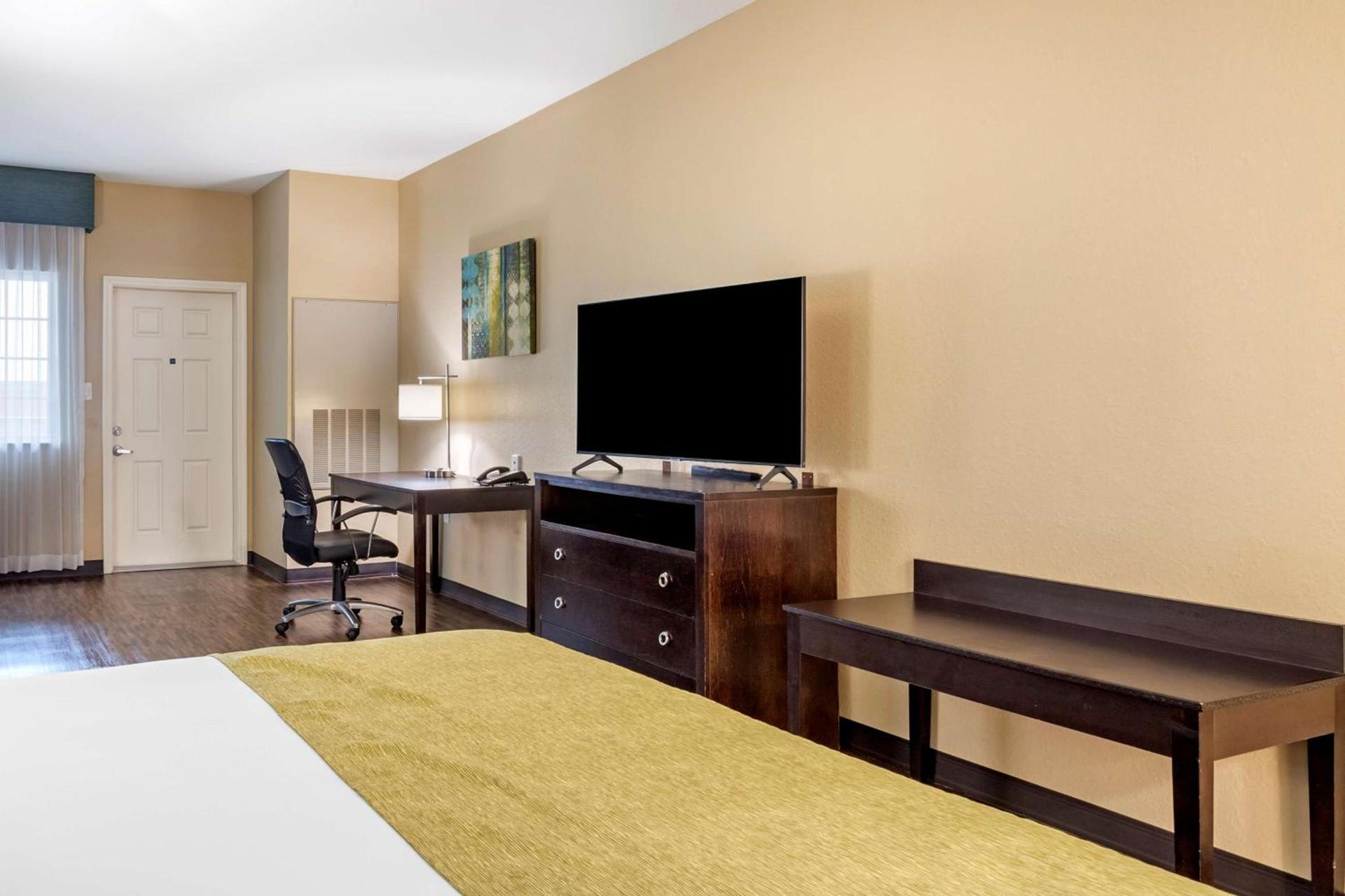 Best Western Plus Galveston Suites photo 12