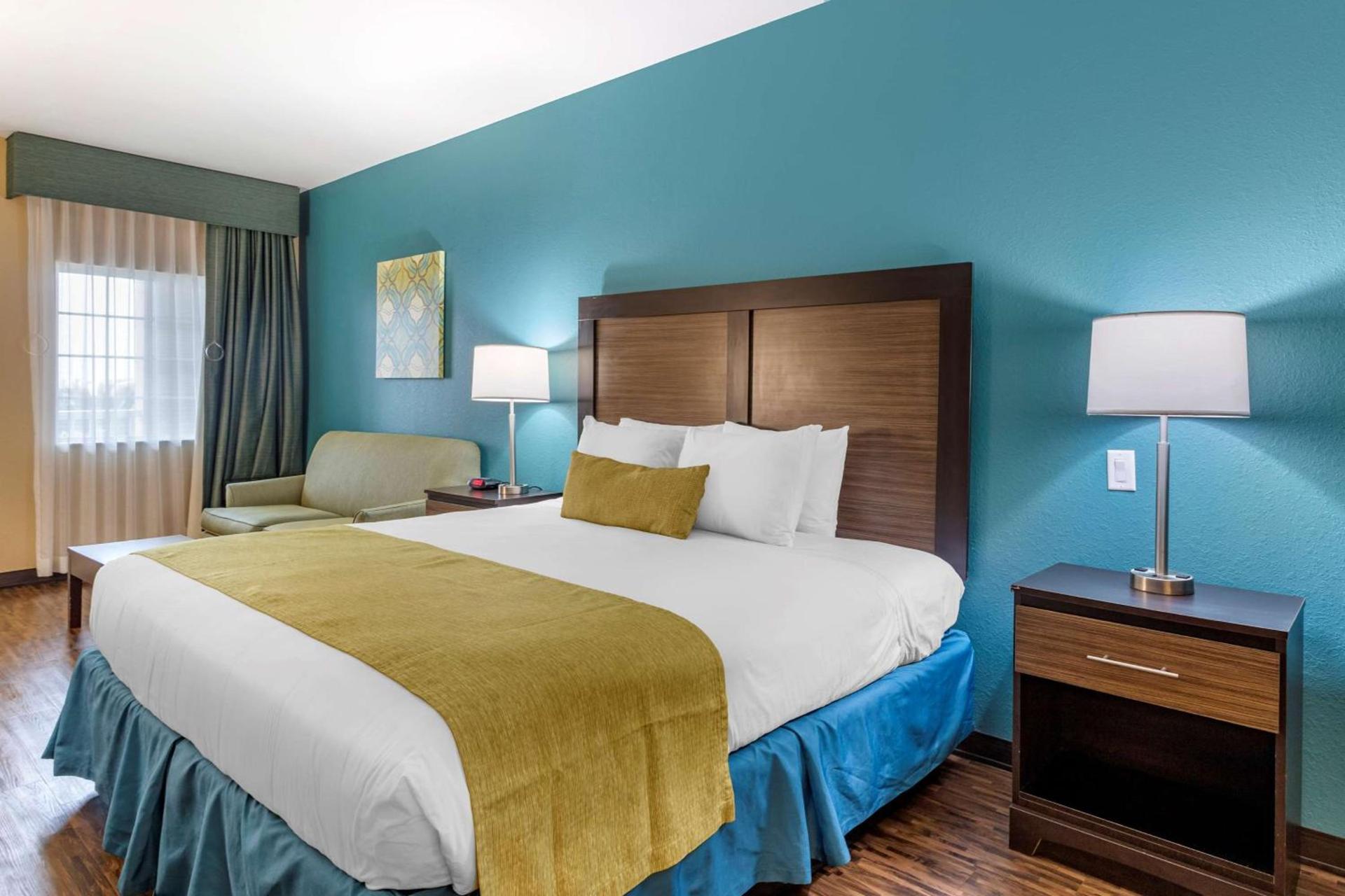 Best Western Plus Galveston Suites photo 24