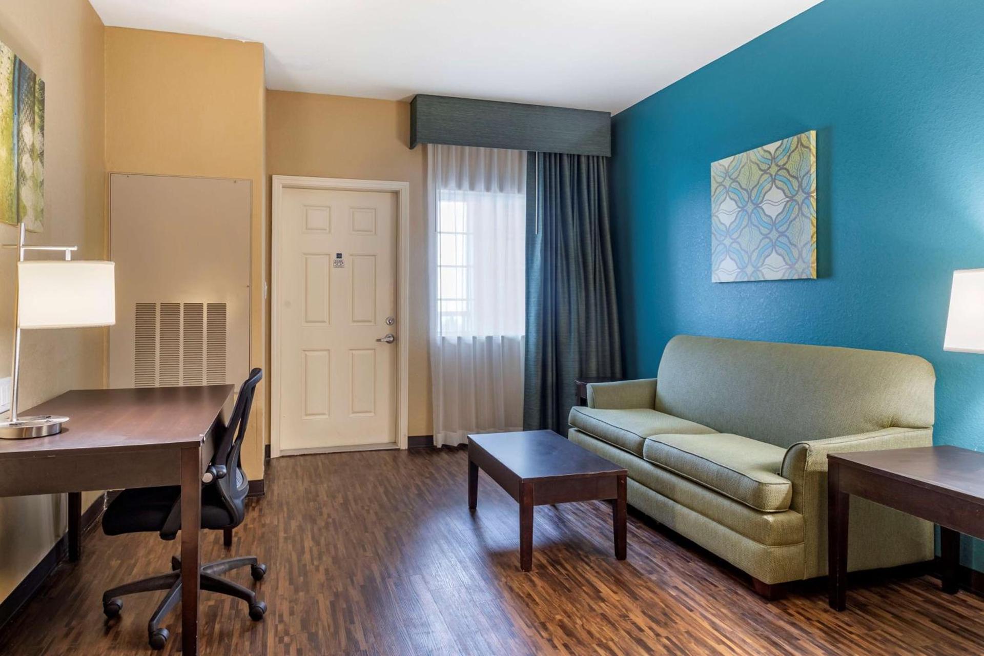 Best Western Plus Galveston Suites photo 16