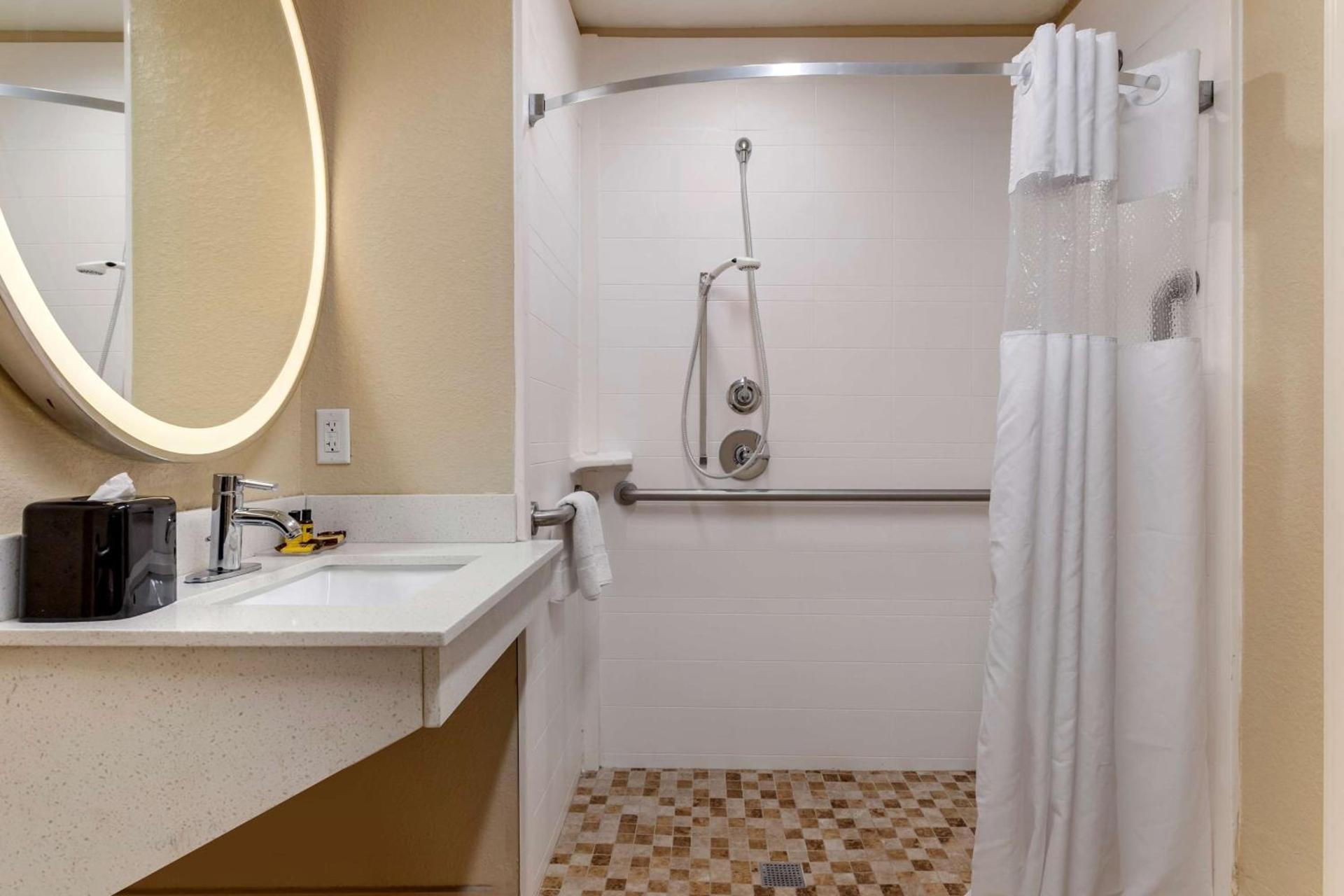 Best Western Plus Galveston Suites photo 18