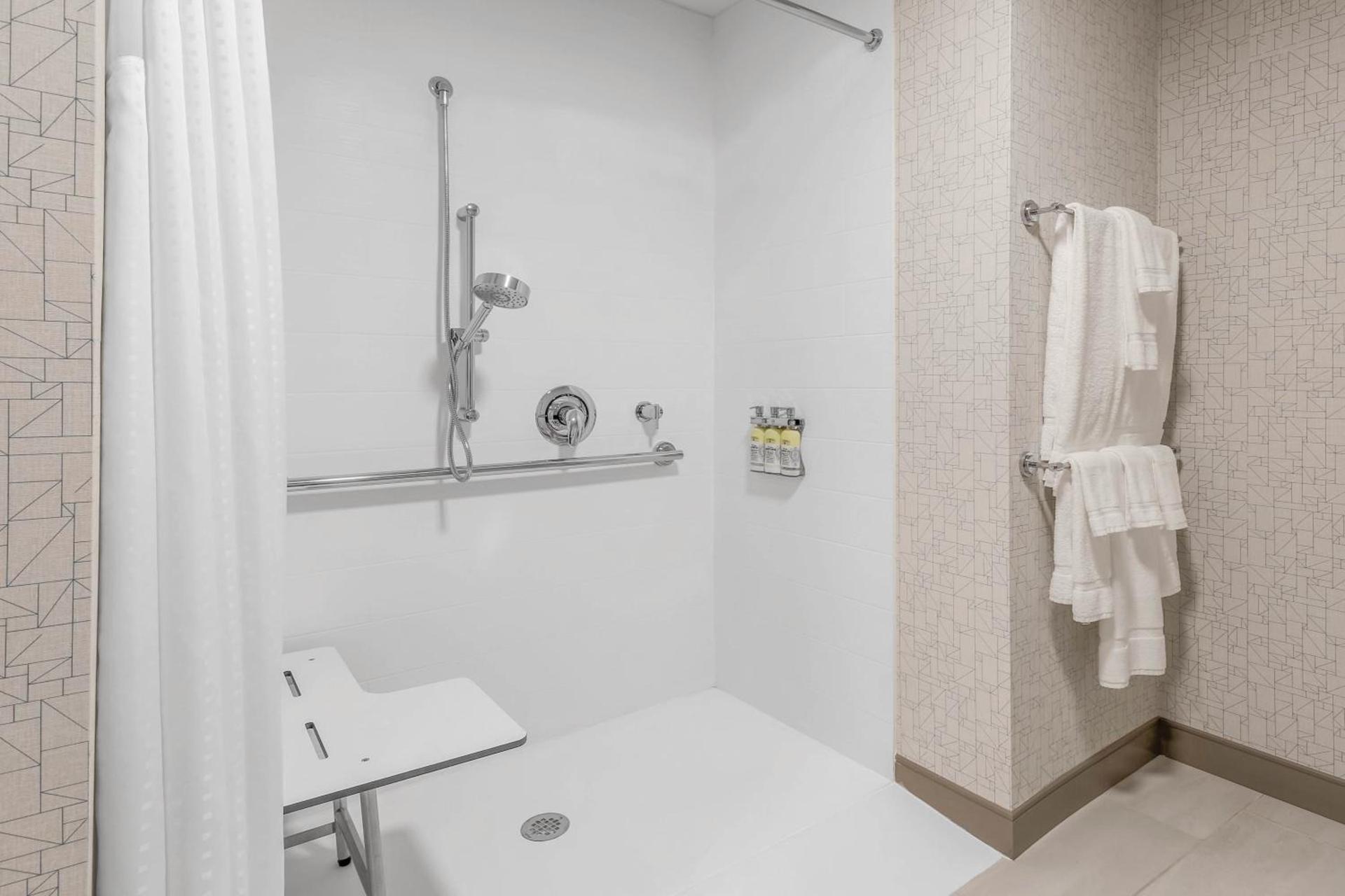 Holiday Inn Express & Suites Chicago O'Hare Airport by IHG photo 36