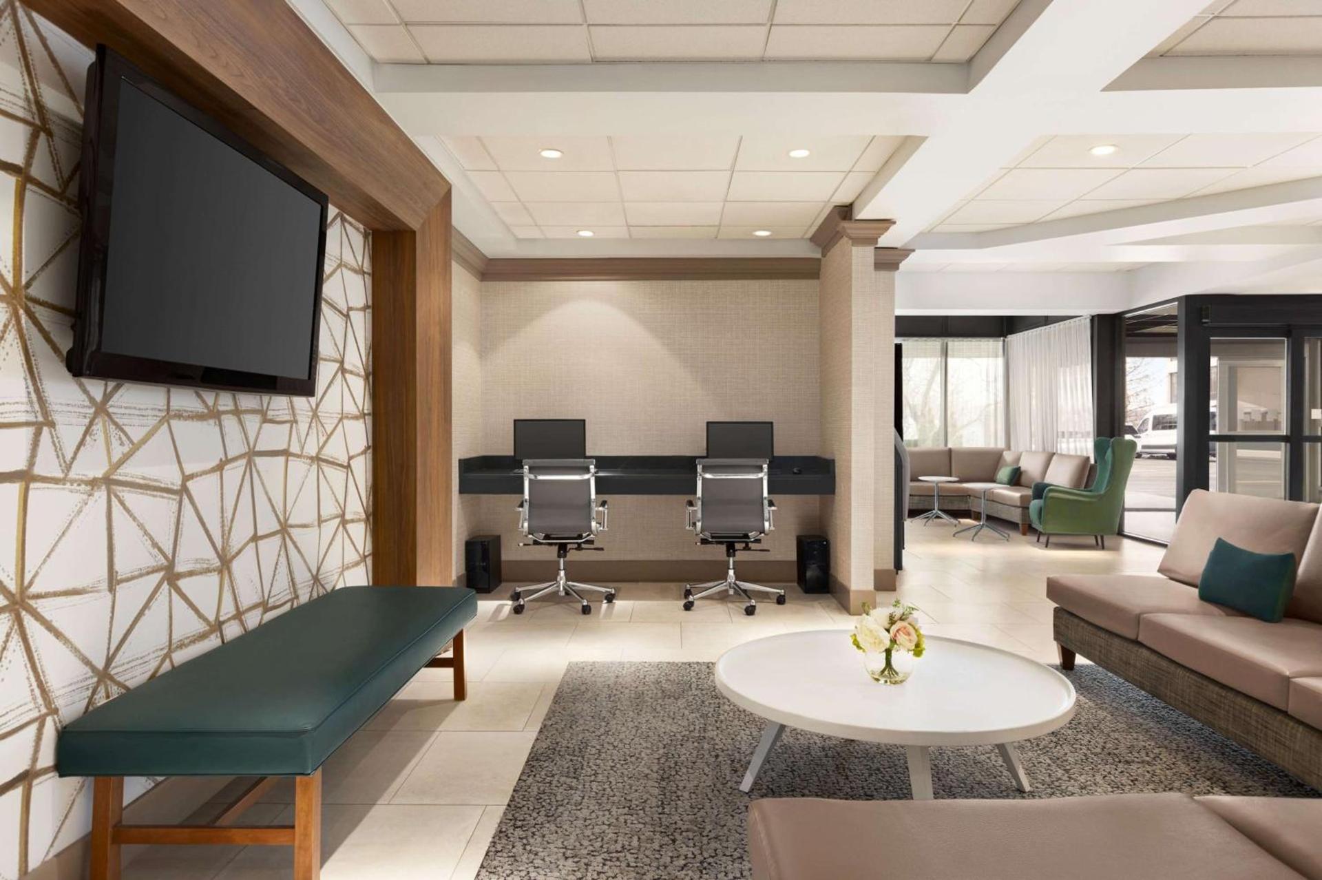 Garner Hotel Totowa by IHG photo 3