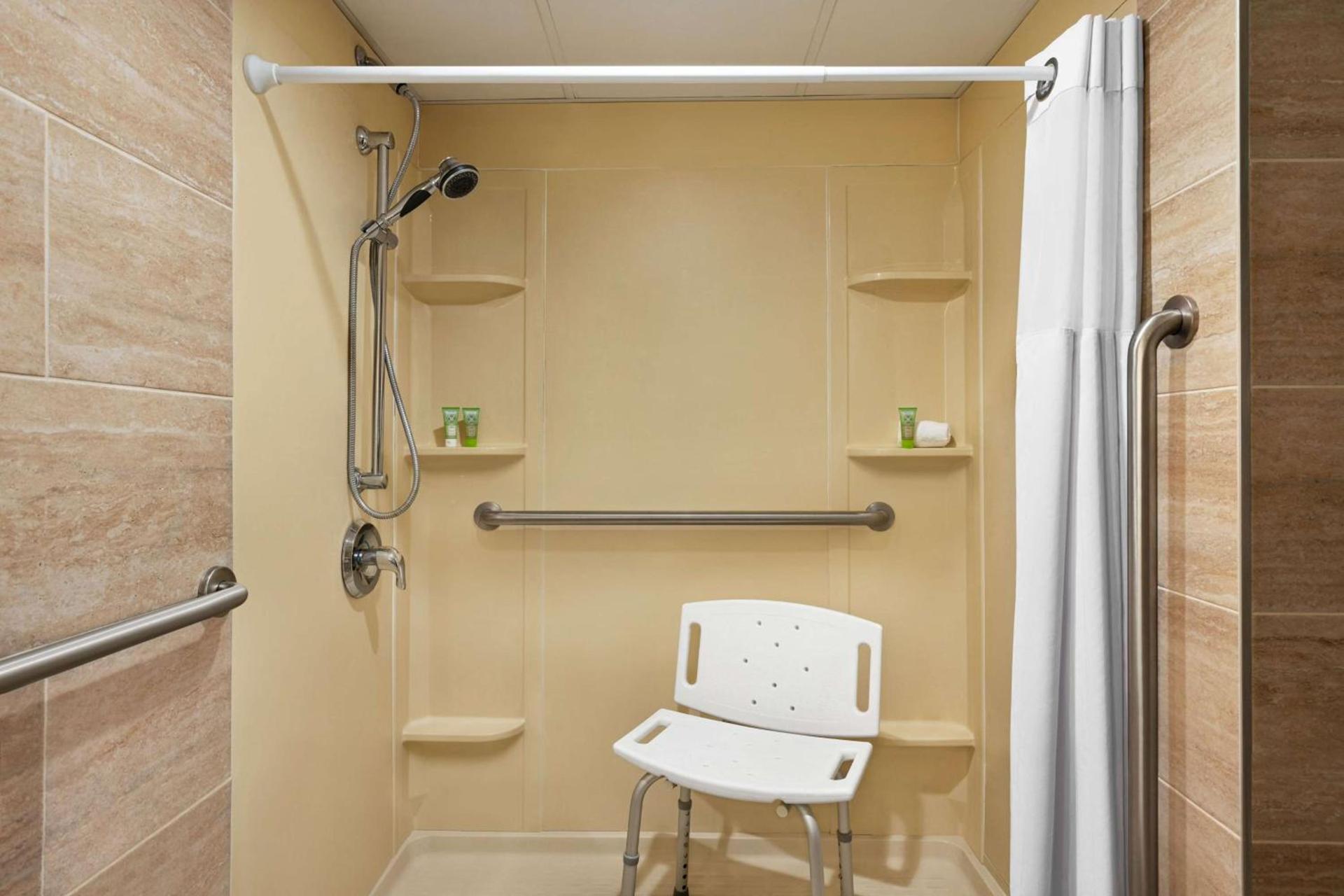 Garner Hotel Totowa by IHG photo 21