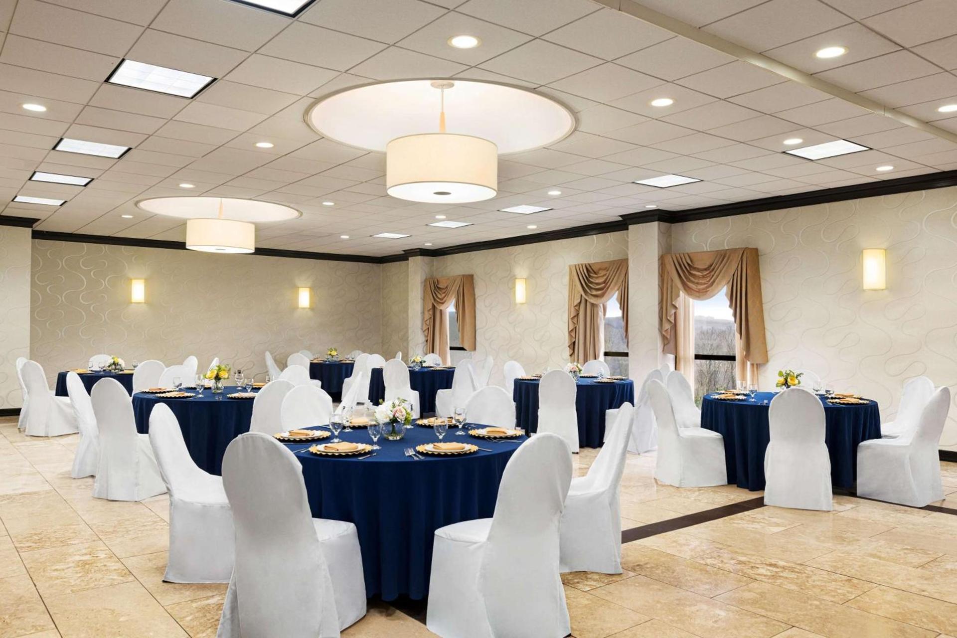 Garner Hotel Totowa by IHG photo 22