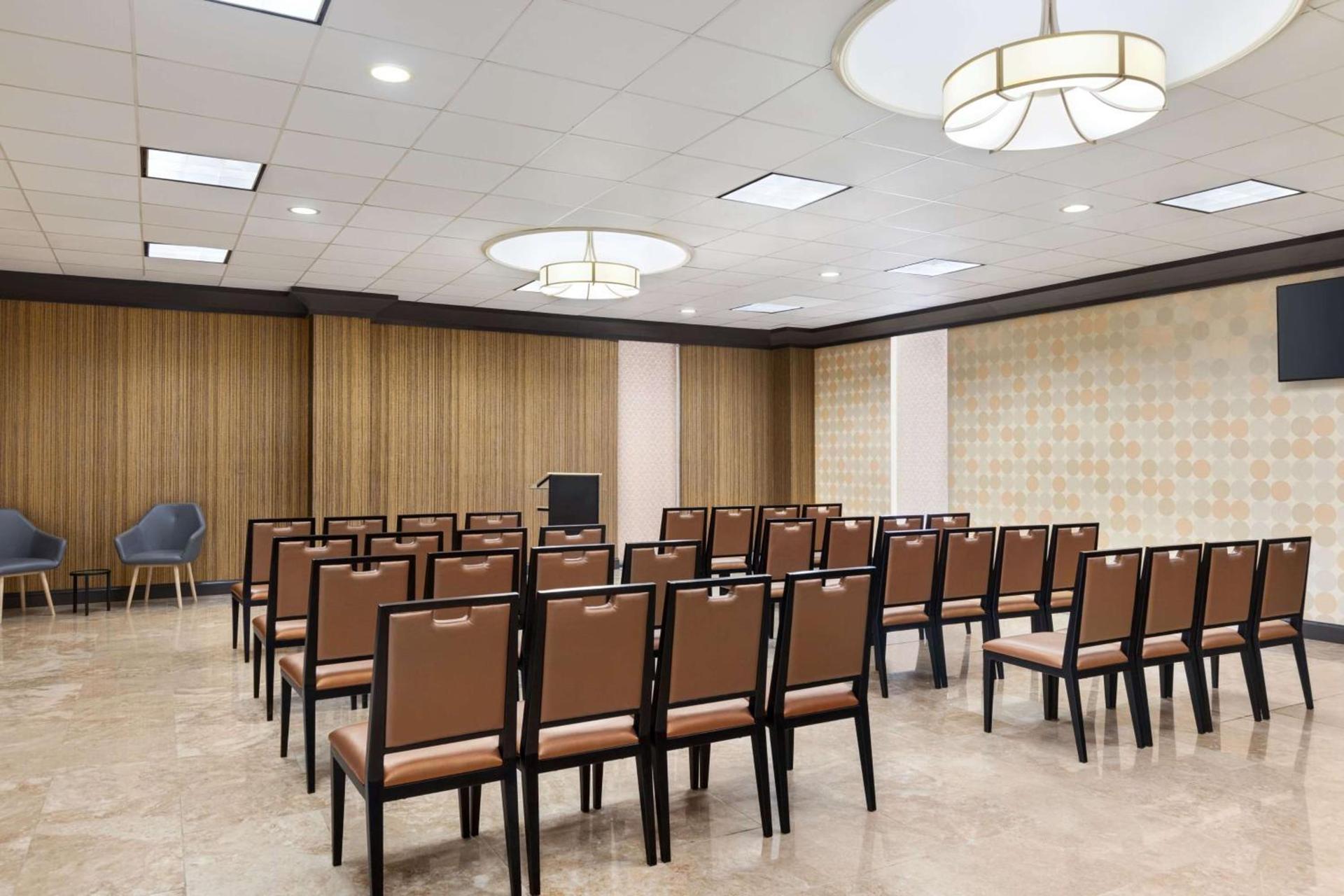 Garner Hotel Totowa by IHG photo 24