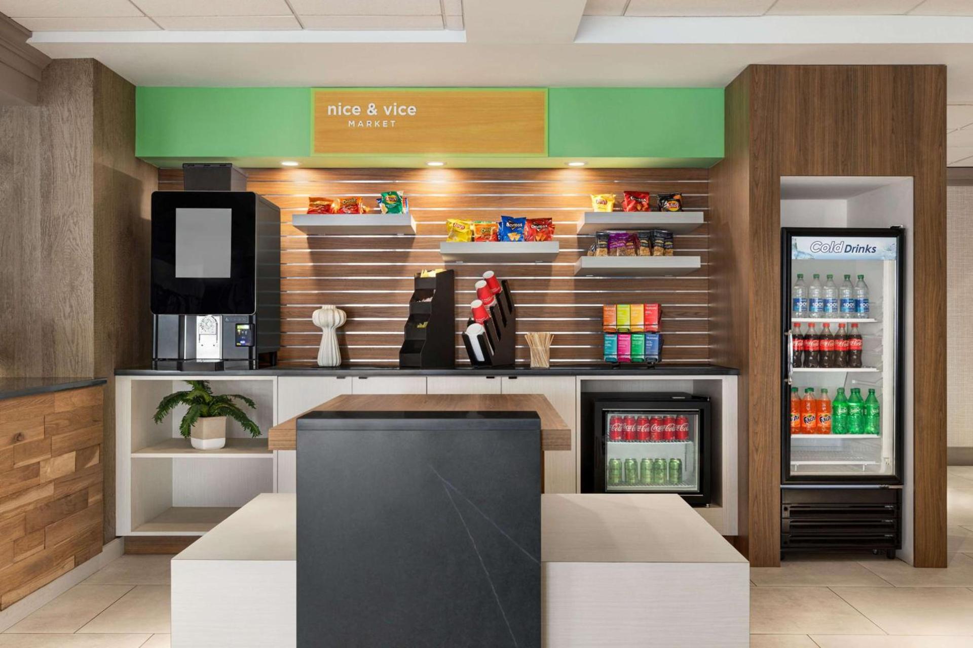 Garner Hotel Totowa by IHG photo 29
