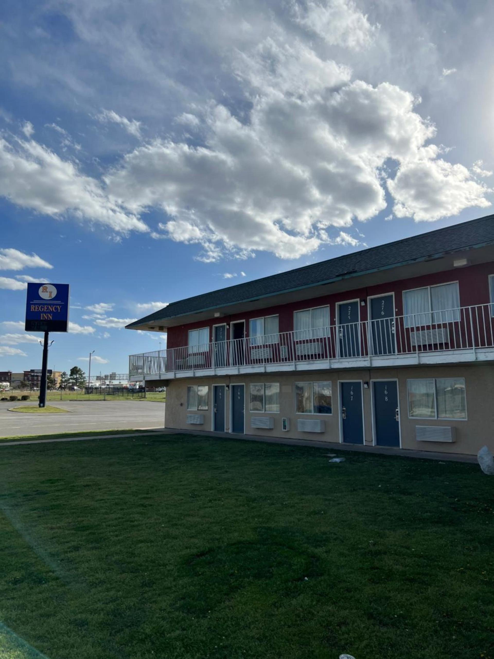 Regency Inn Tulsa photo 5