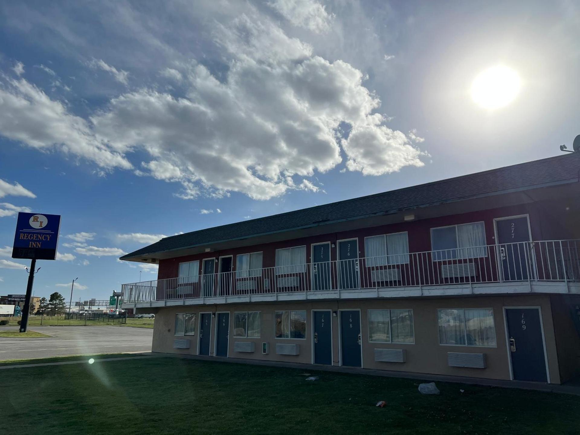 Regency Inn Tulsa photo 4