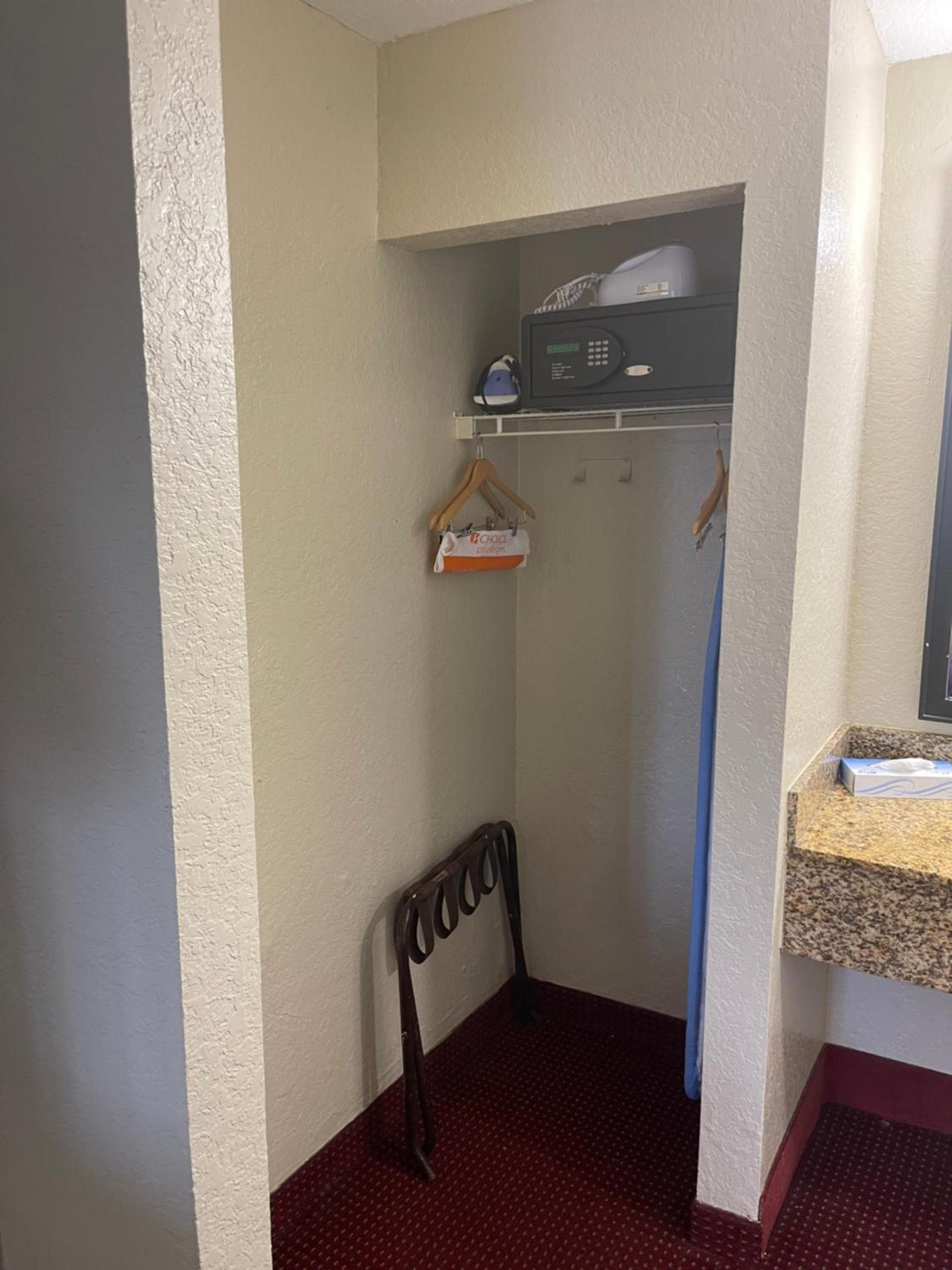 Howard Johnson by Wyndham Orlando-International Drive photo 32
