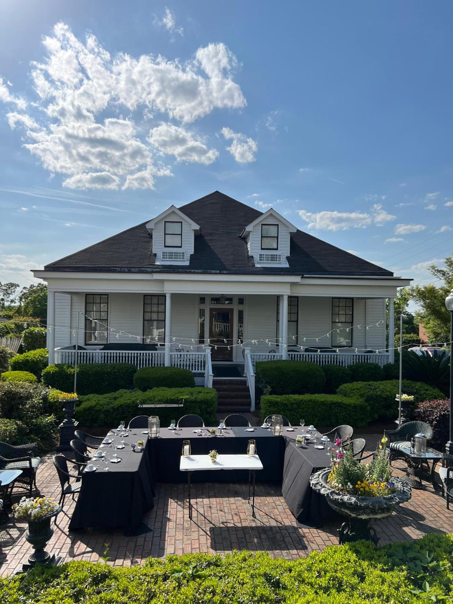 1842 Inn photo 6