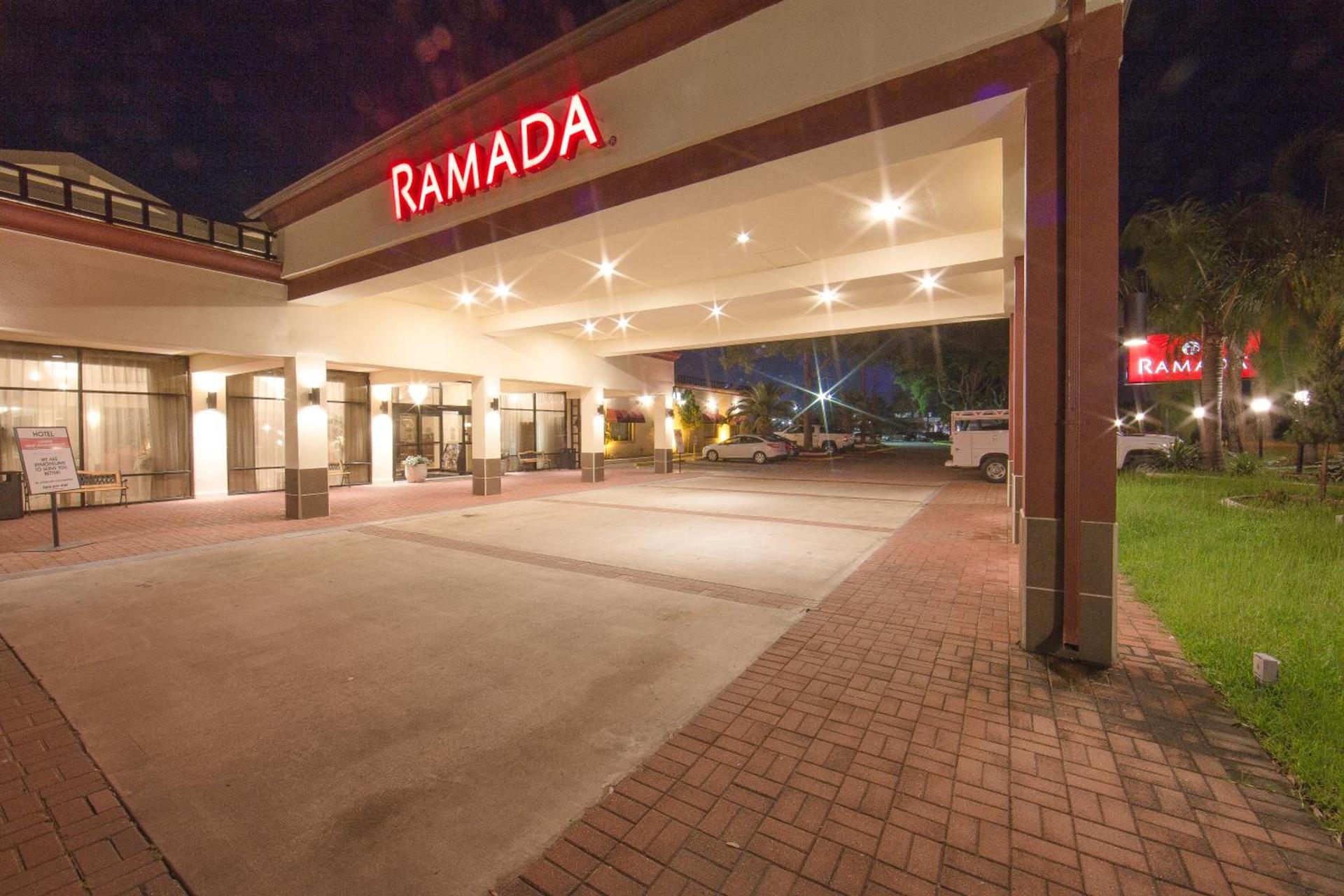 Ramada by Wyndham Houston Intercontinental Airport East photo 54