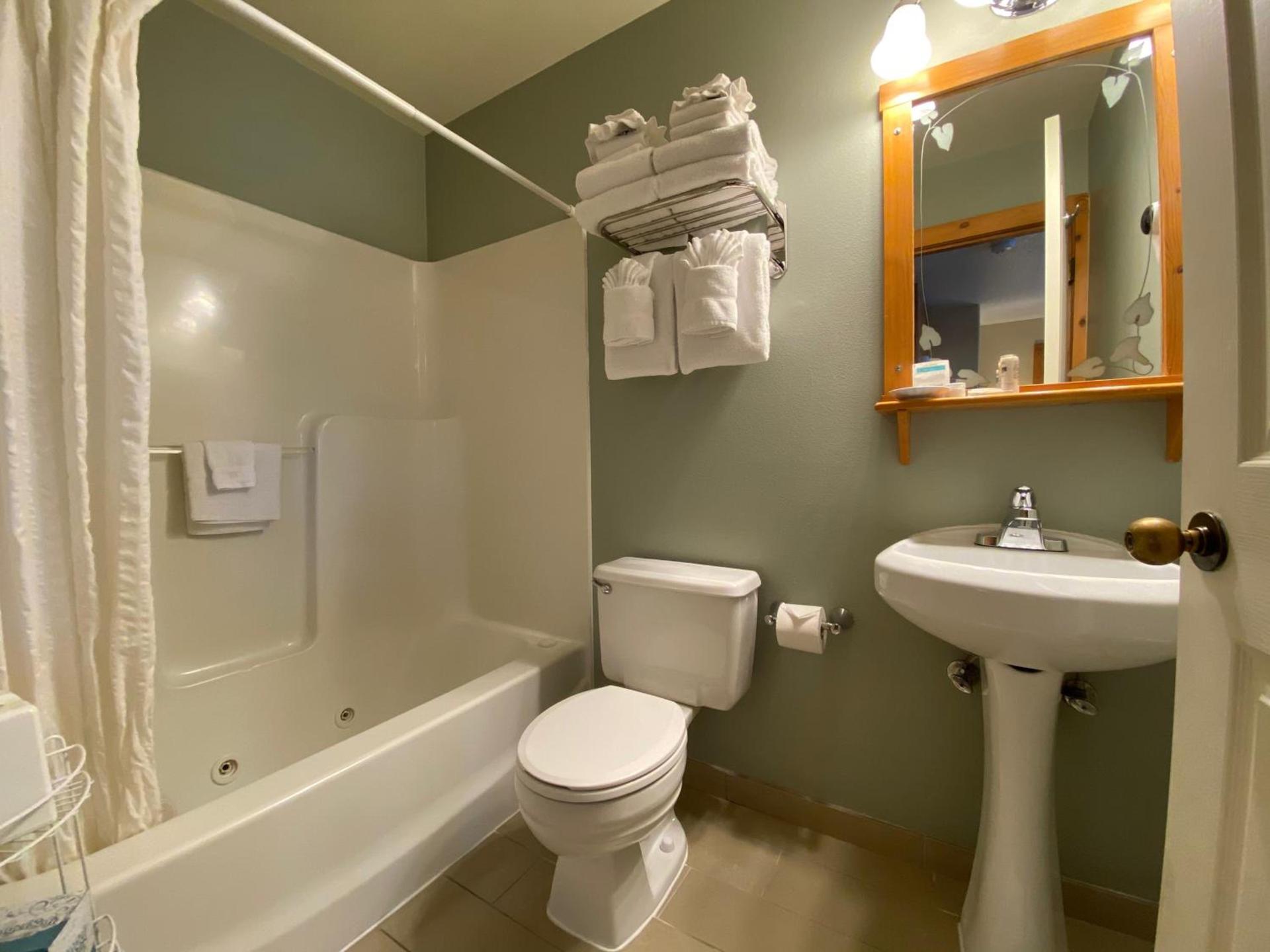 Lighthouse Inn photo 4