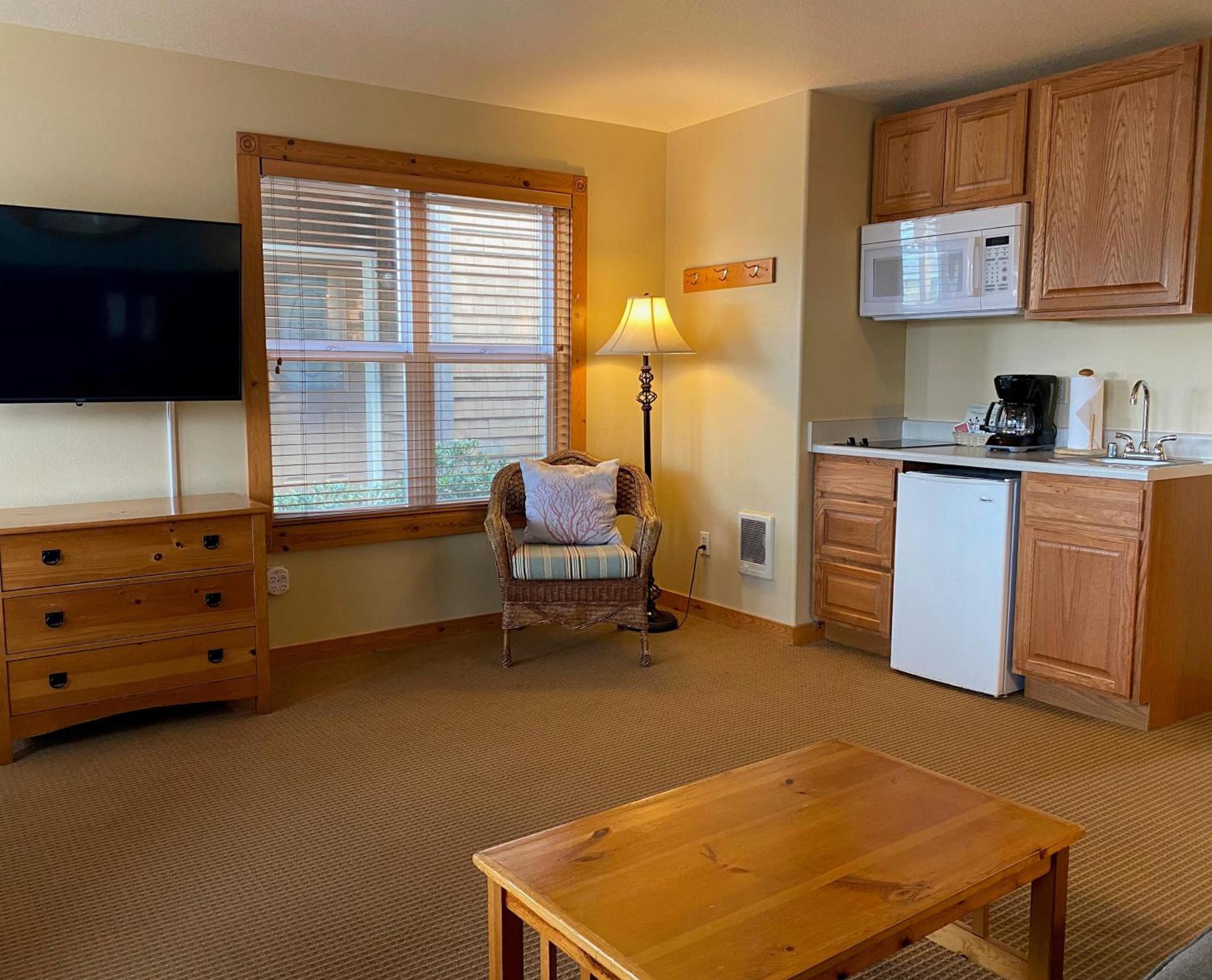 Lighthouse Inn photo 17