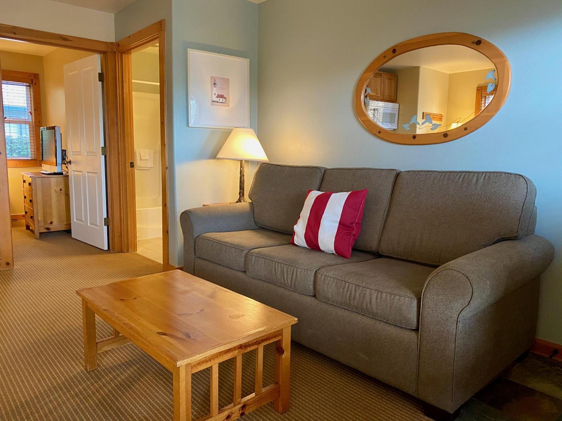 Lighthouse Inn photo 40