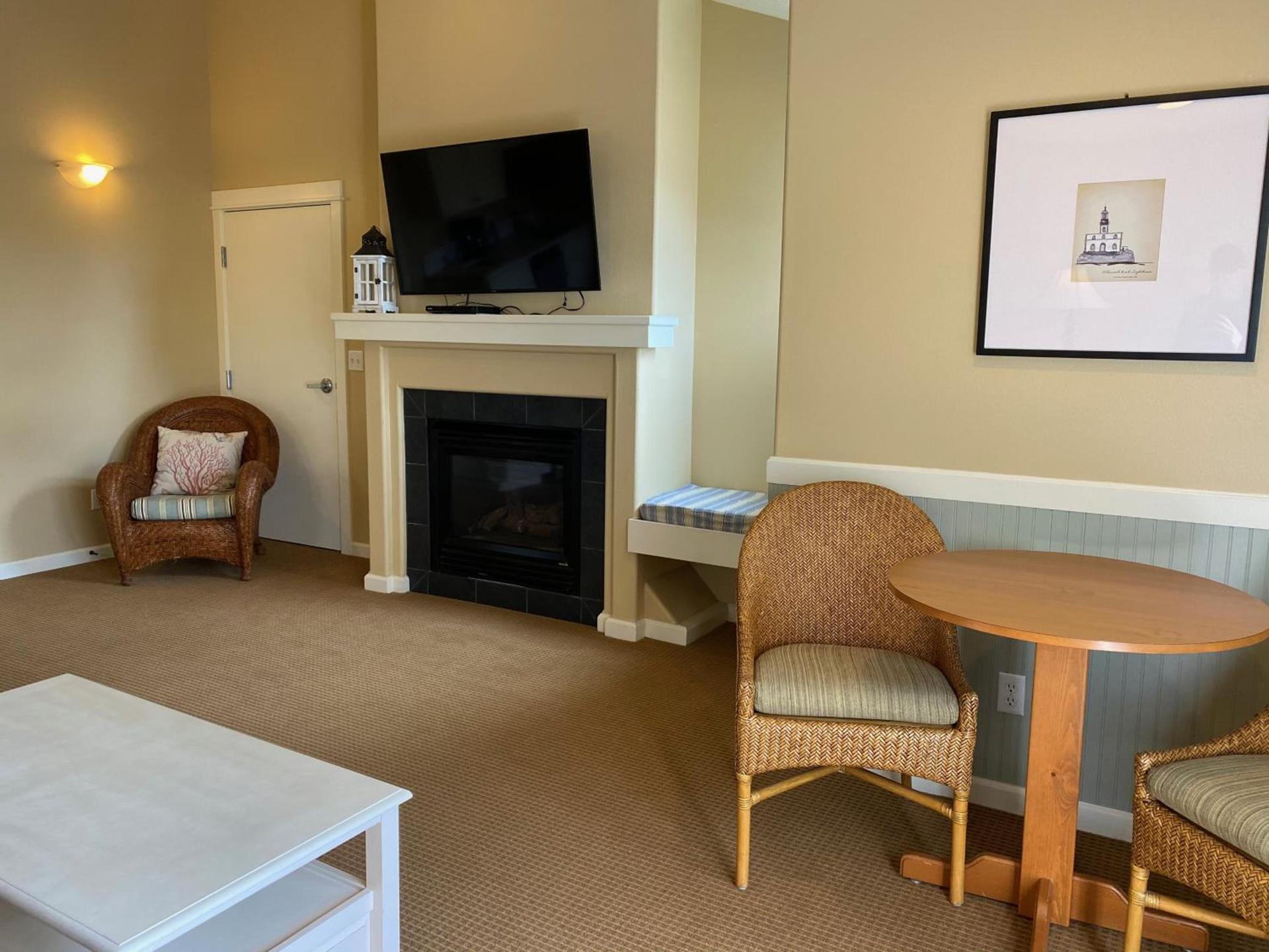 Lighthouse Inn photo 45