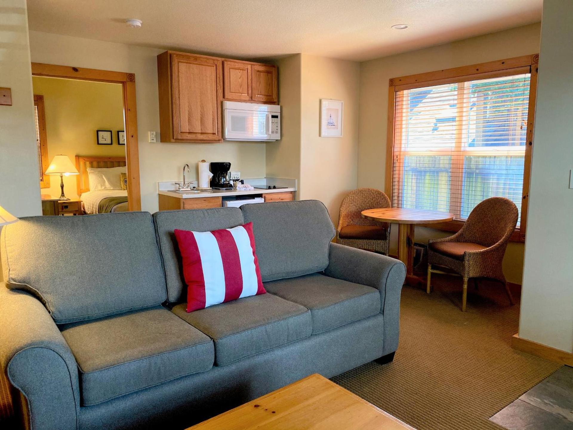 Lighthouse Inn photo 54