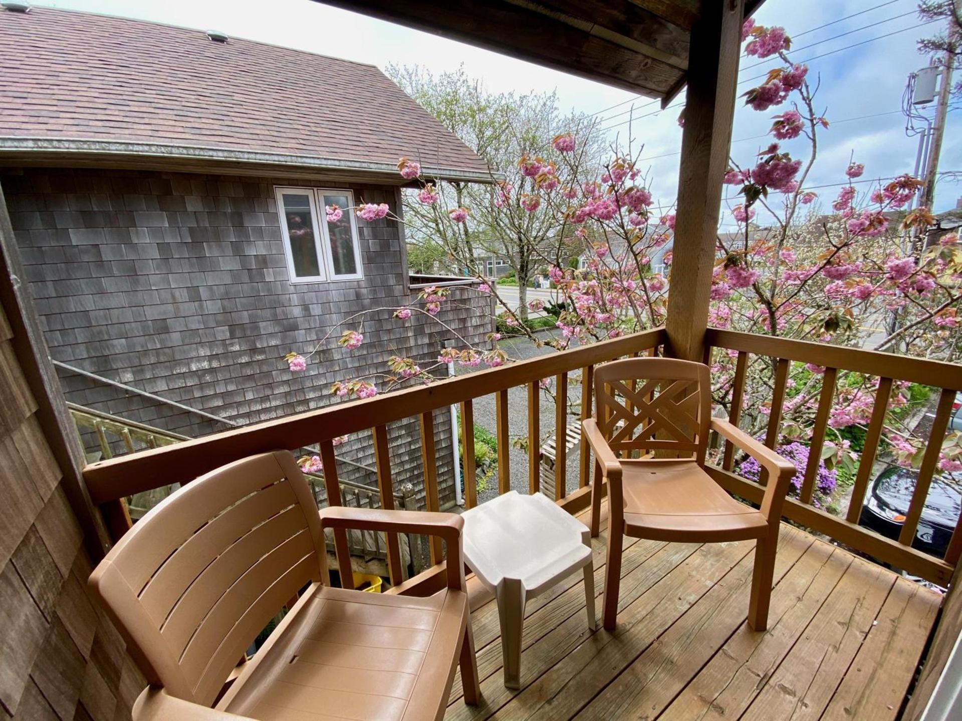 Lighthouse Inn photo 55