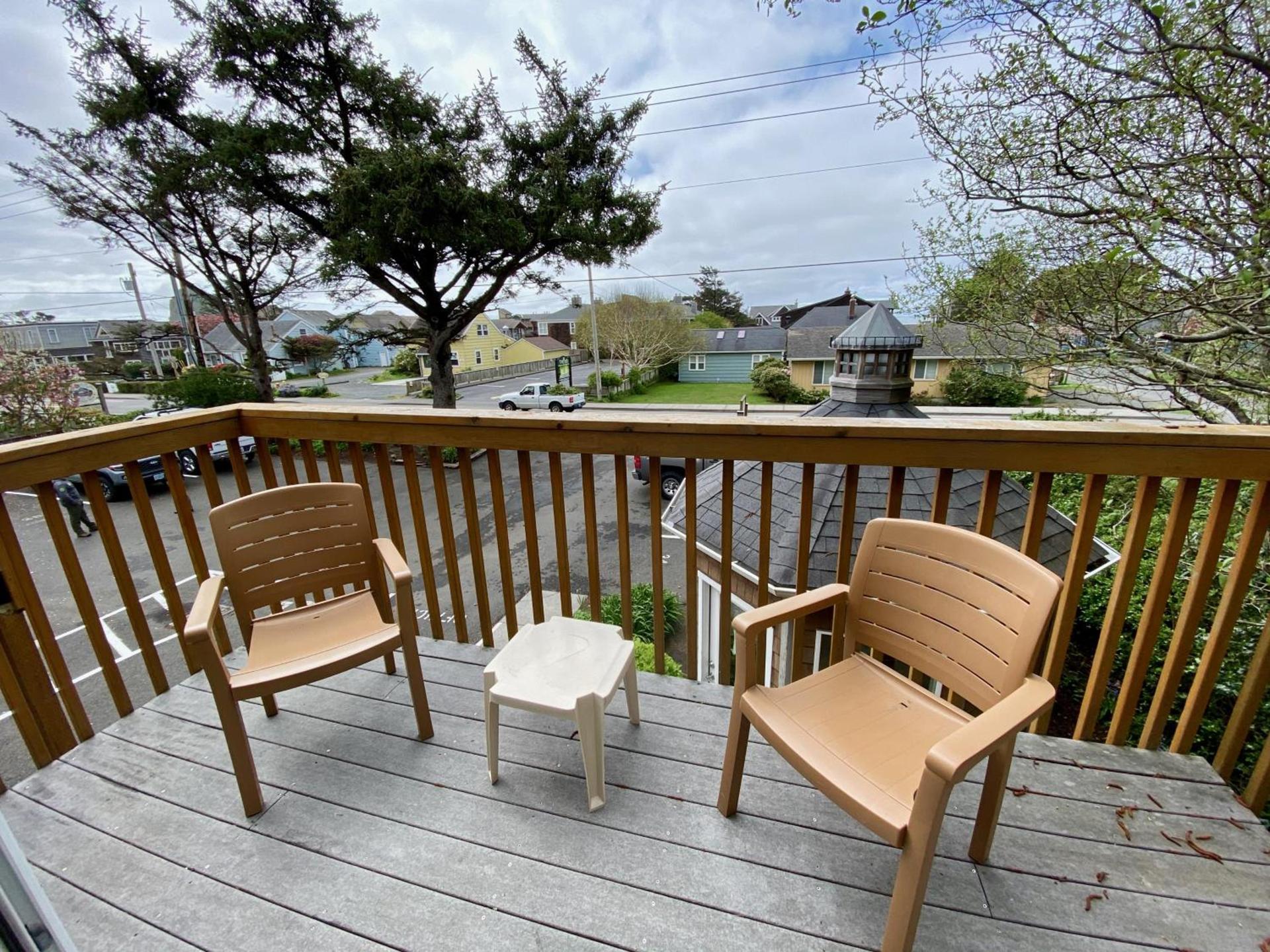 Lighthouse Inn photo 60