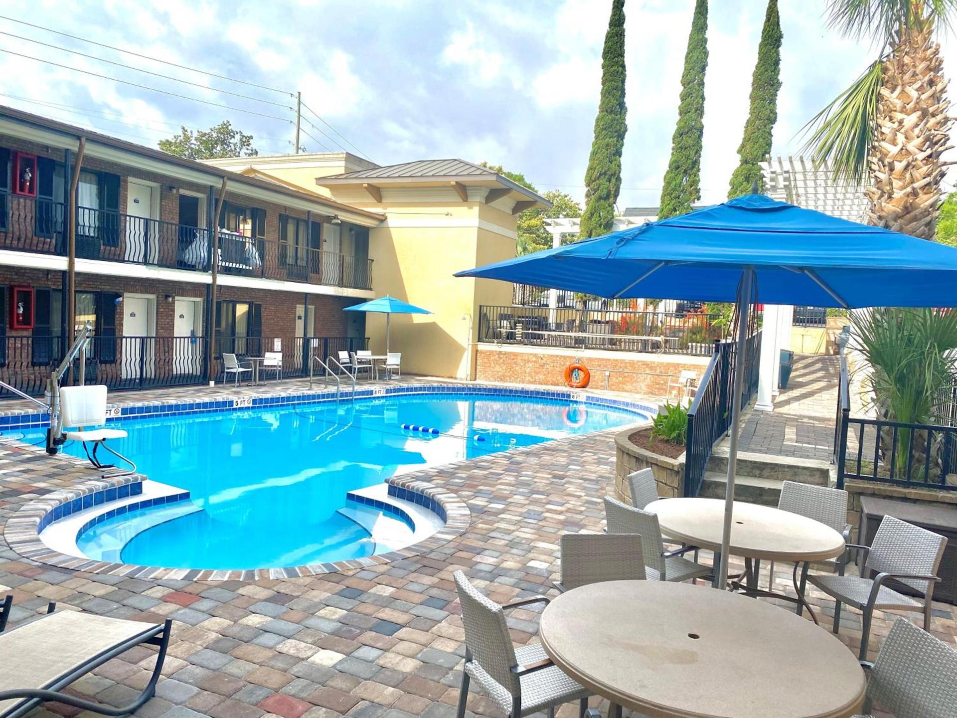 Days Inn by Wyndham Pensacola - Historic Downtown photo 2
