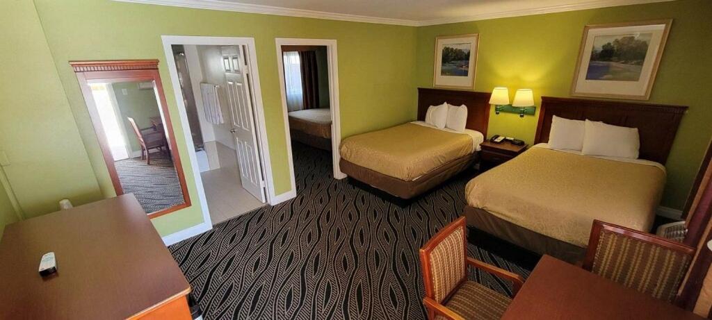 Redondo Inn and Suites photo 14