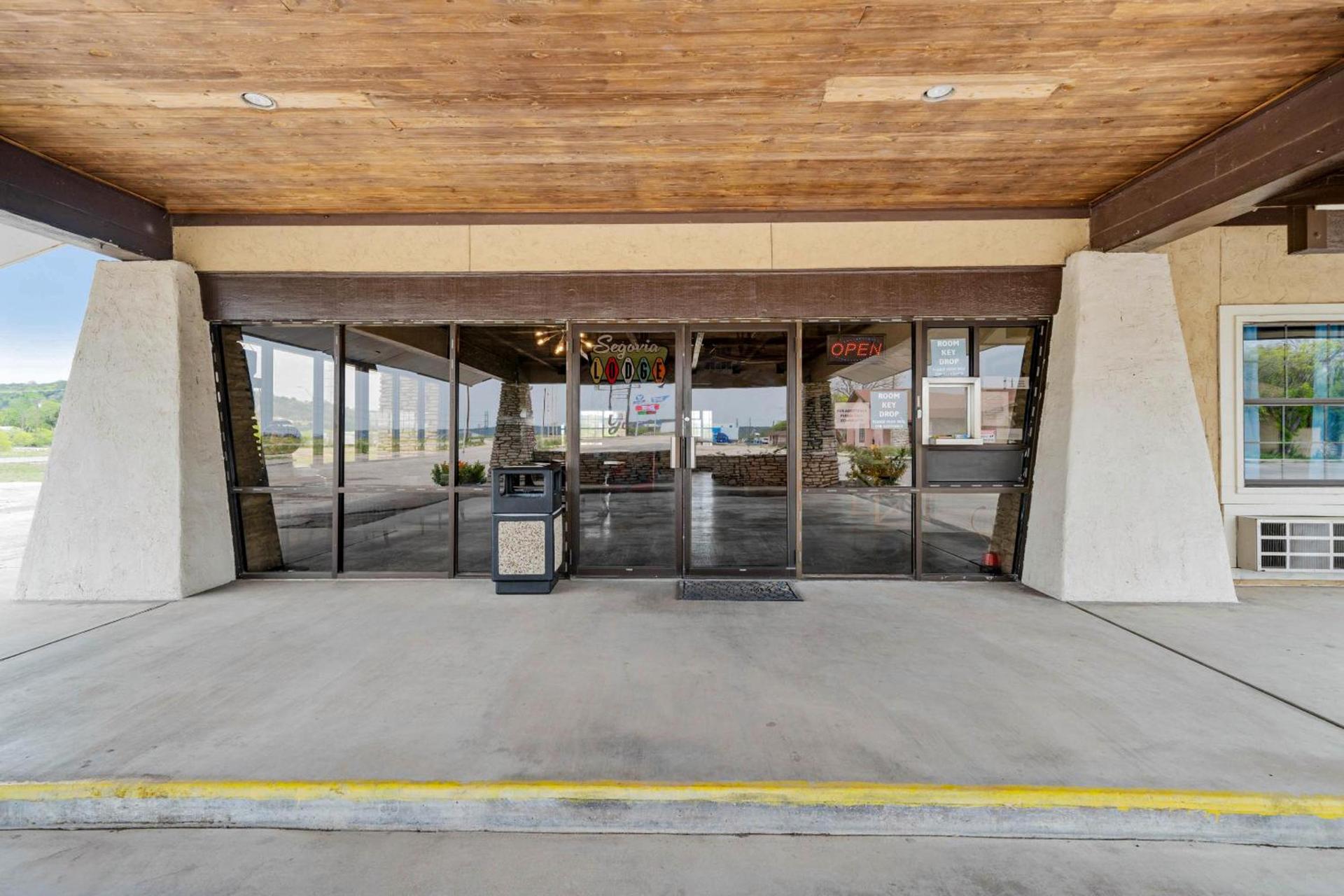 Segovia Lodge Junction TX I -10 photo 6