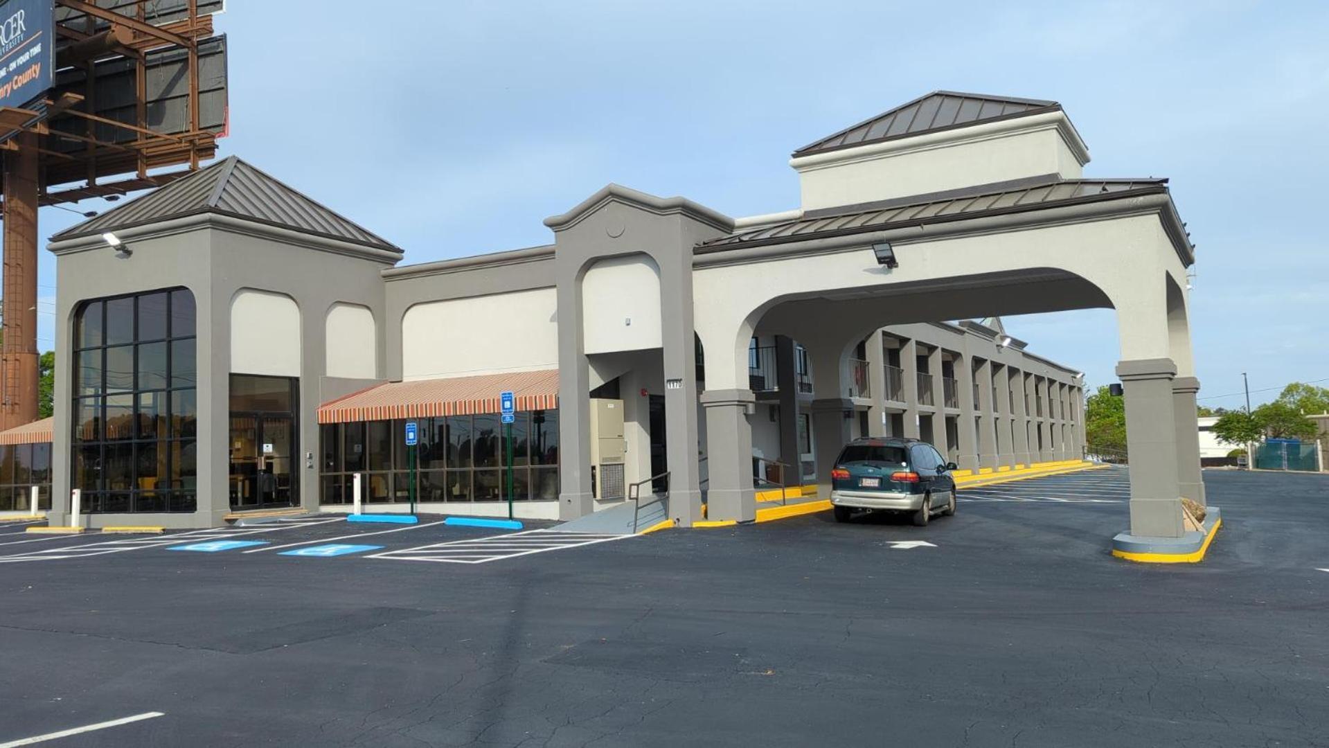 Clarion Pointe McDonough photo 35