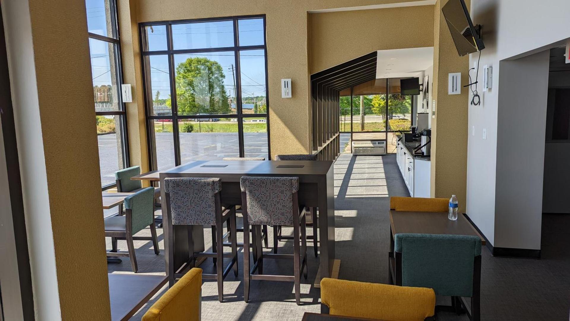 Clarion Pointe McDonough photo 38