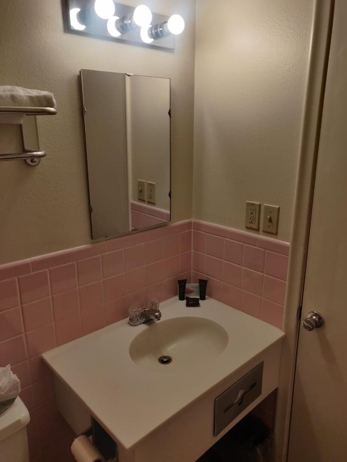 Skyline Motor Inn photo 27
