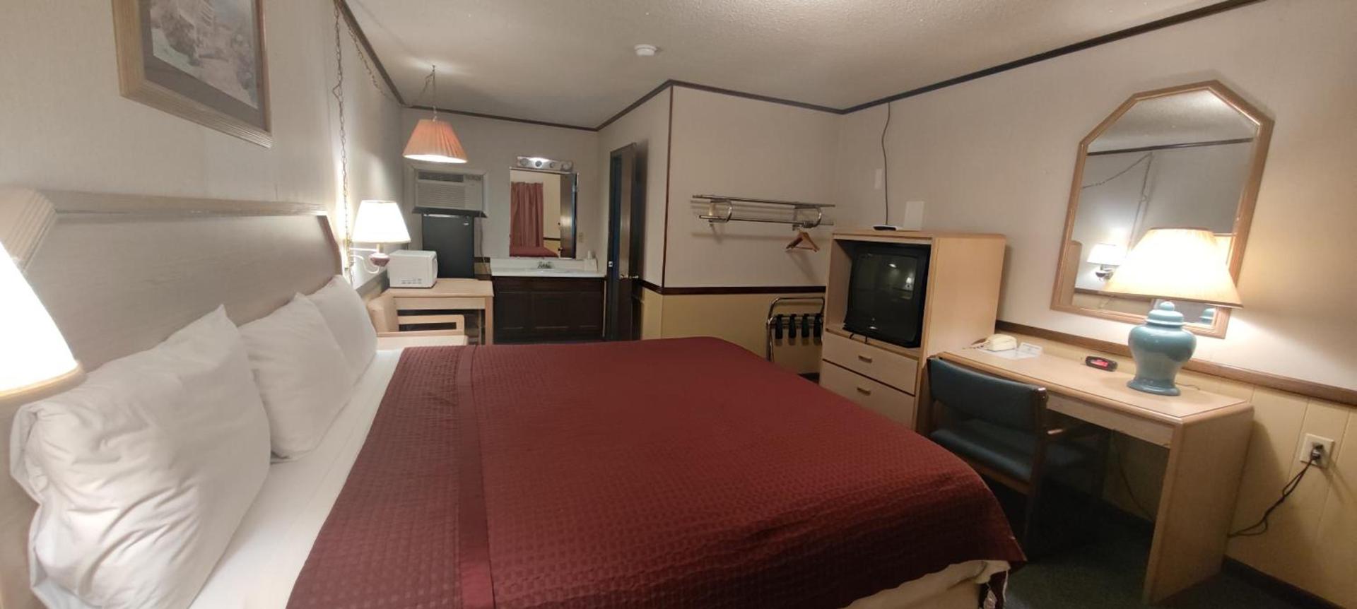 Twin Pine Motel photo 20