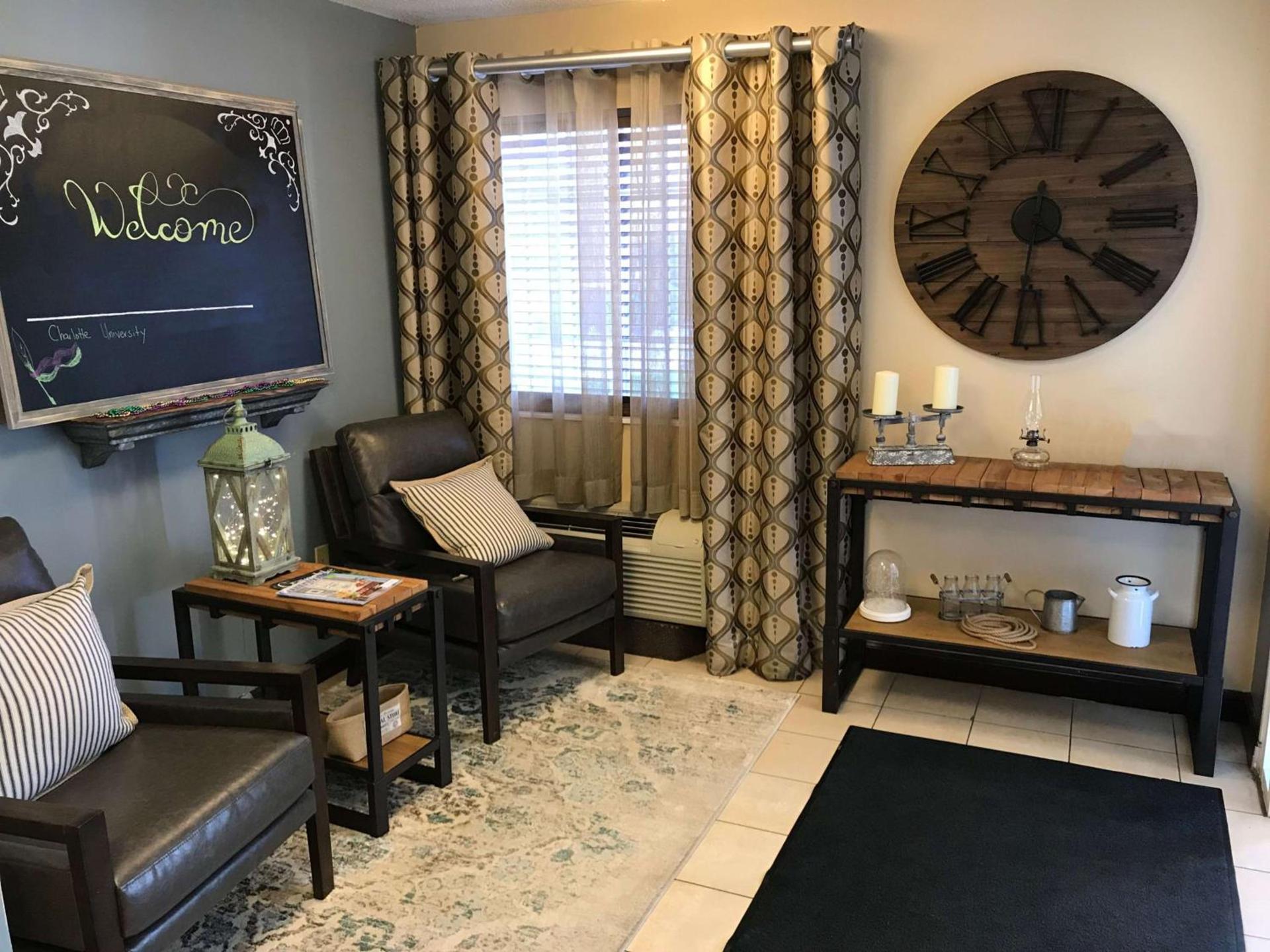 Sonesta Simply Suites Charlotte University photo 2