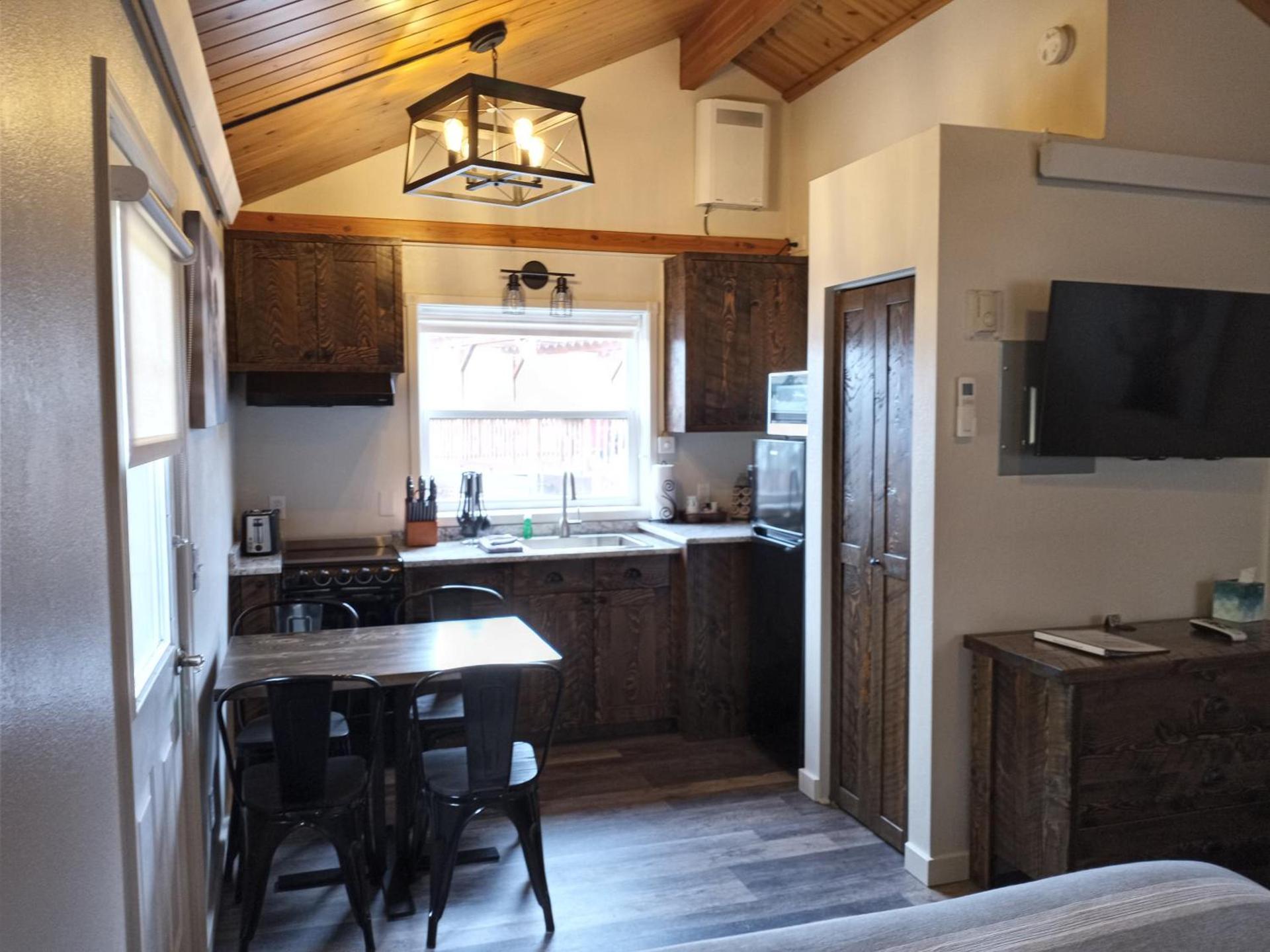 Yellowstone Riverside Cottages photo 63