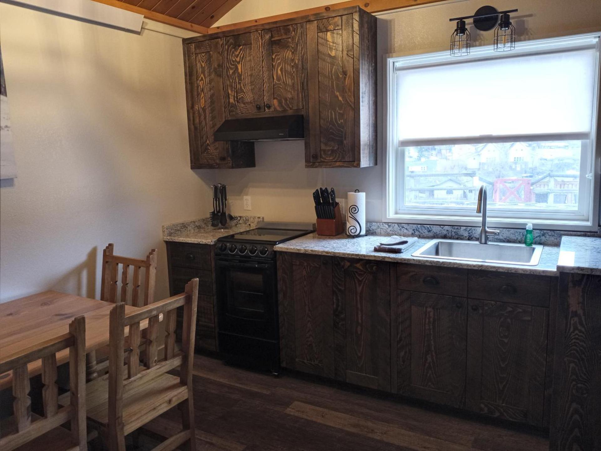 Yellowstone Riverside Cottages photo 71