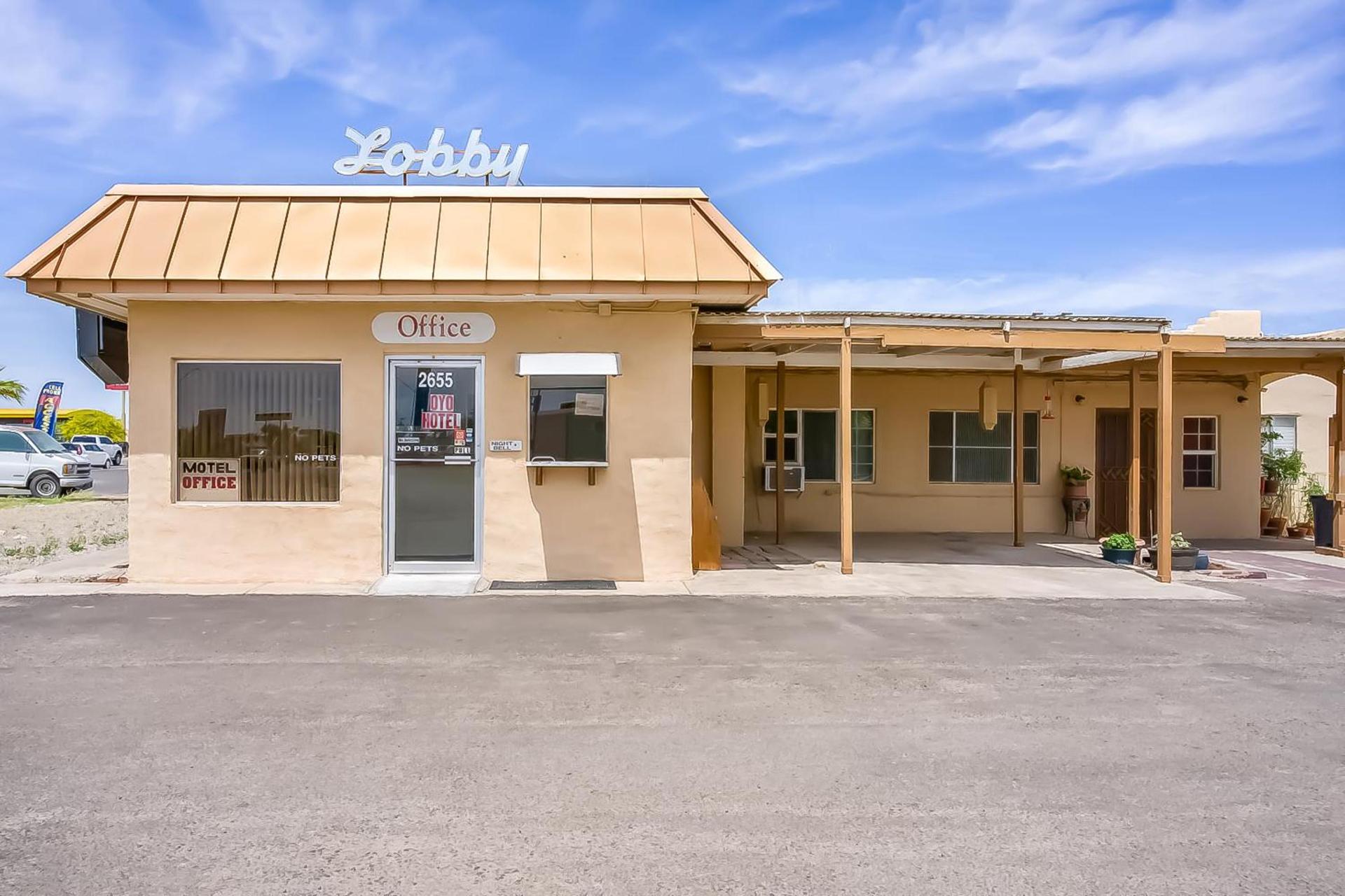 OYO Hotel Yuma AZ - I-8 US-95 photo 2