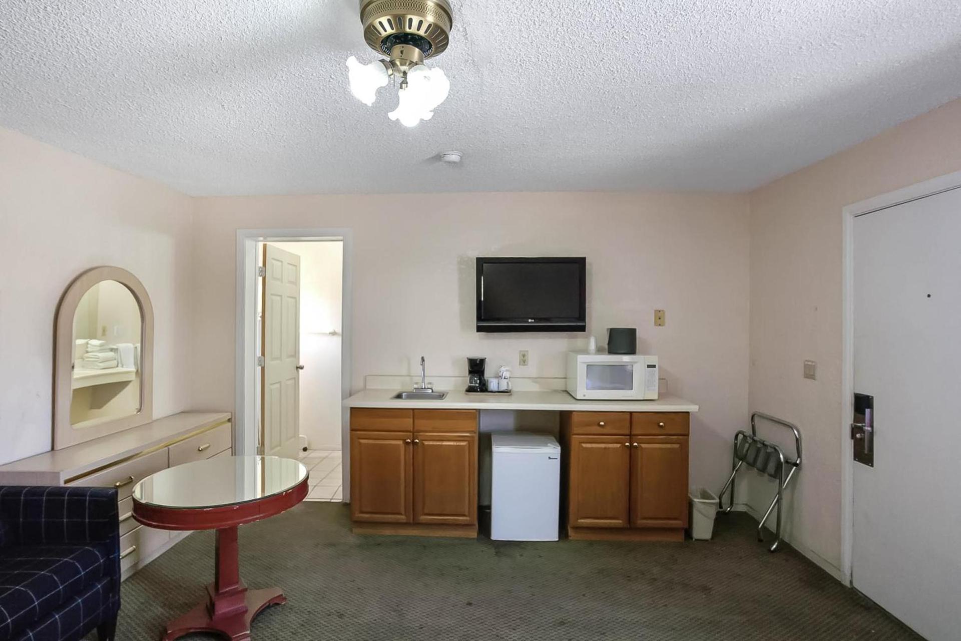 OYO Hotel Yuma AZ - I-8 US-95 photo 21