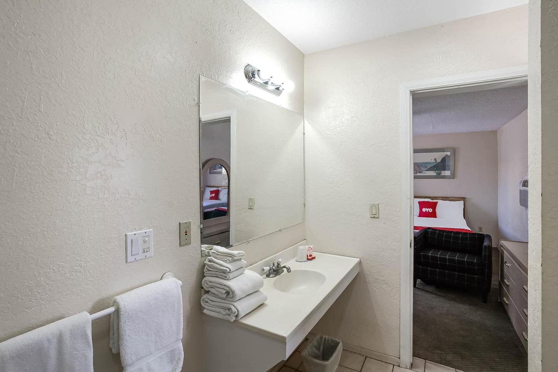 OYO Hotel Yuma AZ - I-8 US-95 photo 17