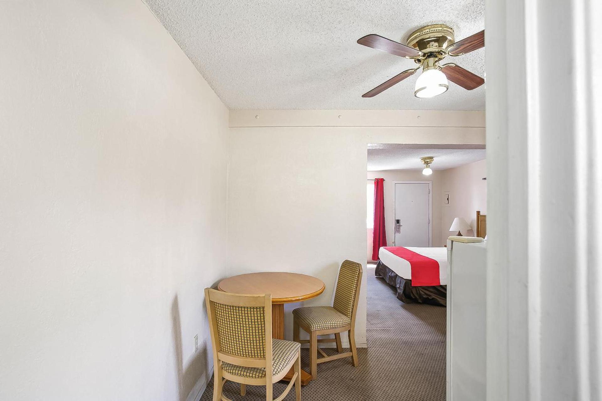 OYO Hotel Yuma AZ - I-8 US-95 photo 27