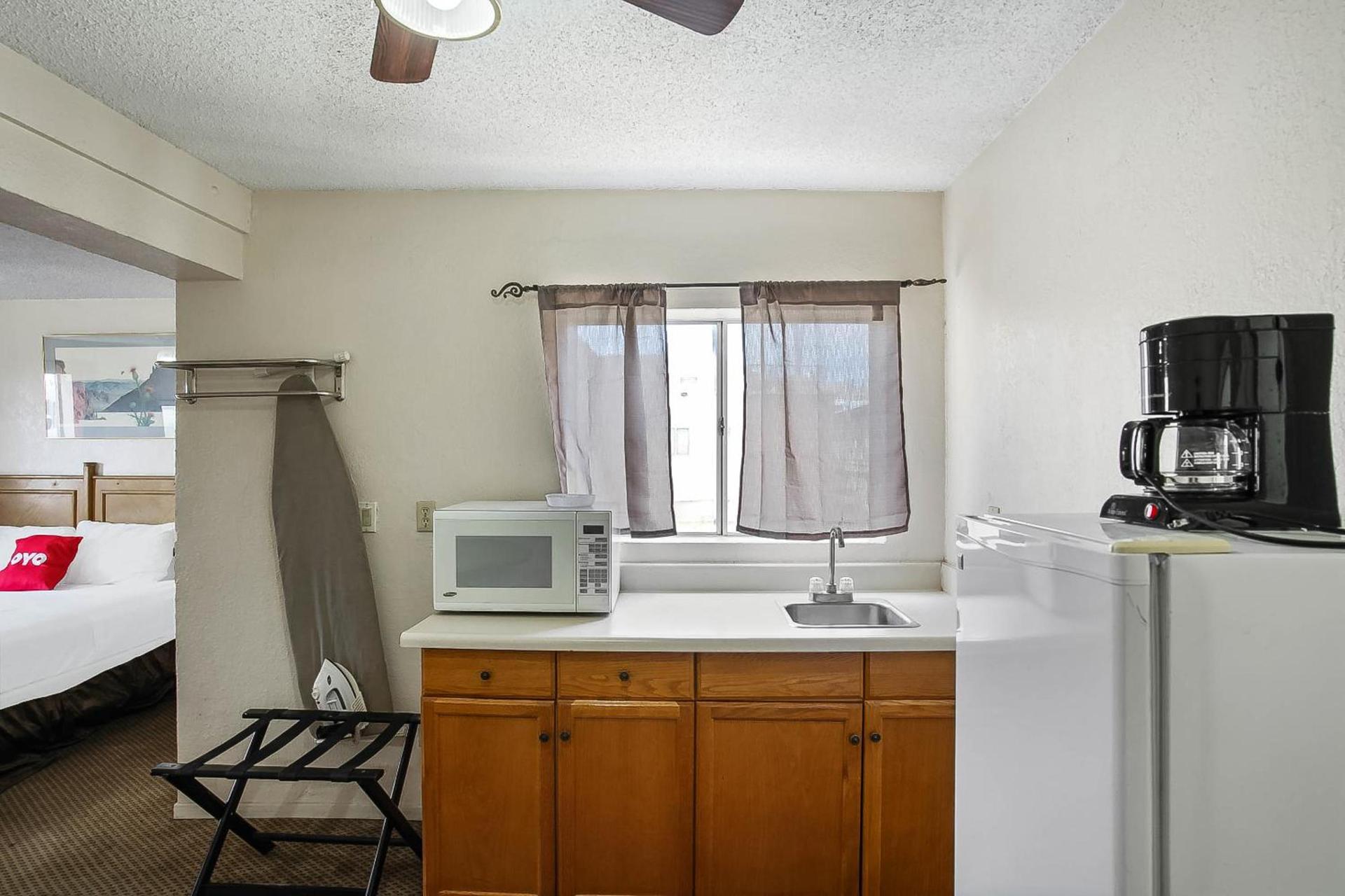 OYO Hotel Yuma AZ - I-8 US-95 photo 25