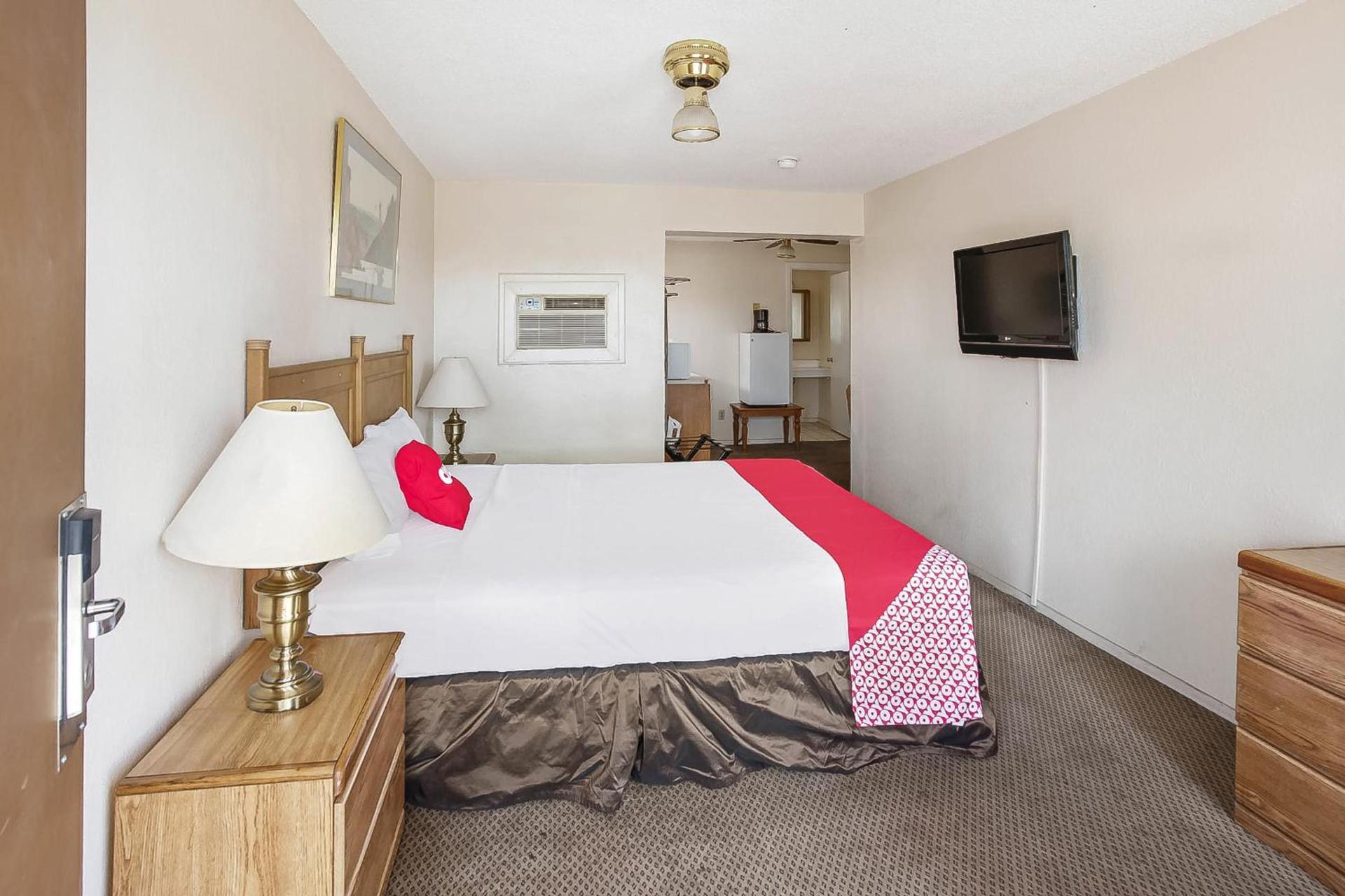 OYO Hotel Yuma AZ - I-8 US-95 photo 24